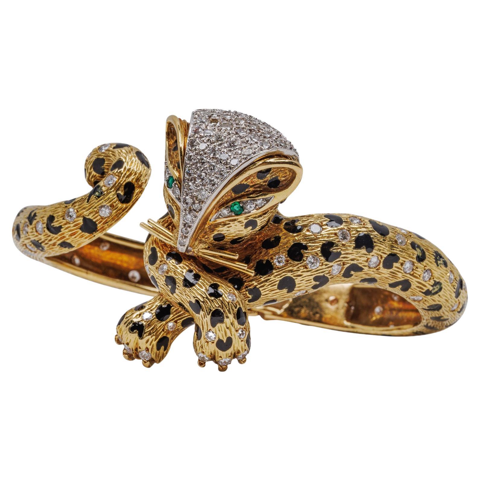 Vintage Fred Paris Leopard Bangle in 18k Yellow Gold with Emeralds and Diamonds For Sale