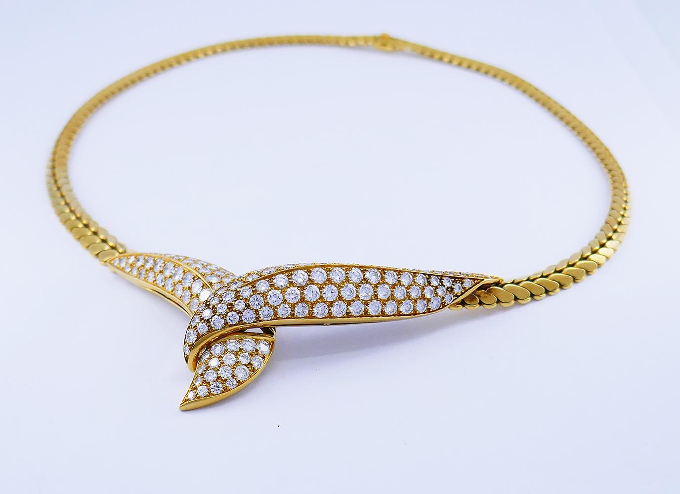 Taille ronde Vintage Fred Paris Necklace Earrings Set 18k Gold Diamond French Estate Jewelry en vente