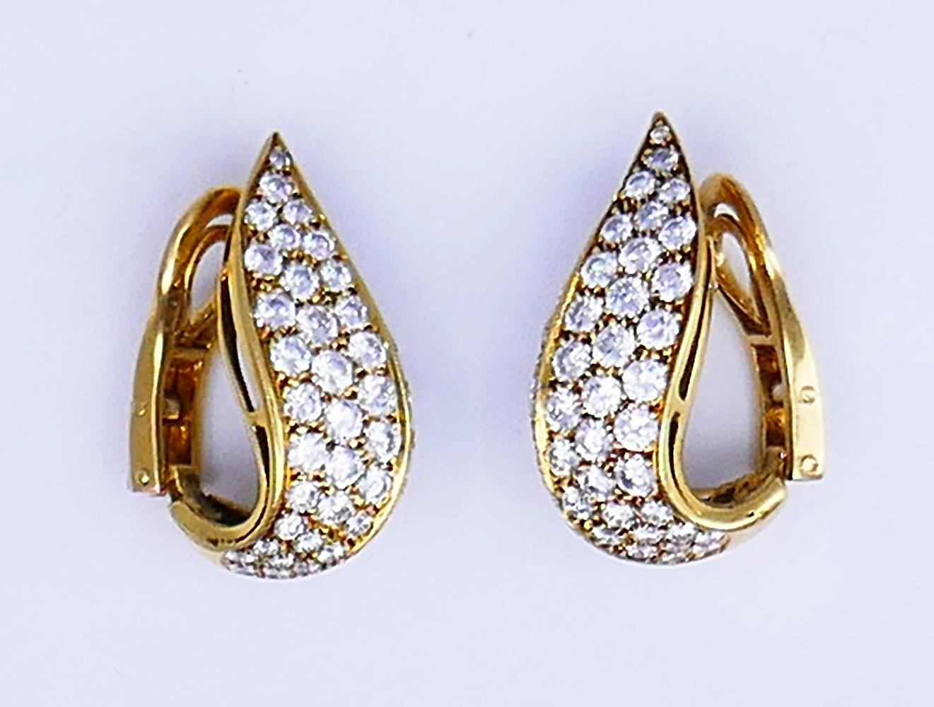 Vintage Fred Paris Necklace Earrings Set 18k Gold Diamond French Estate Jewelry Excellent état - En vente à Beverly Hills, CA