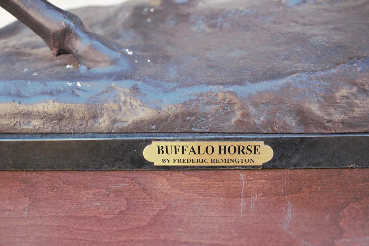 Classico americano Scultura di cavallo bufalo d'epoca di Frederic Remington in vendita