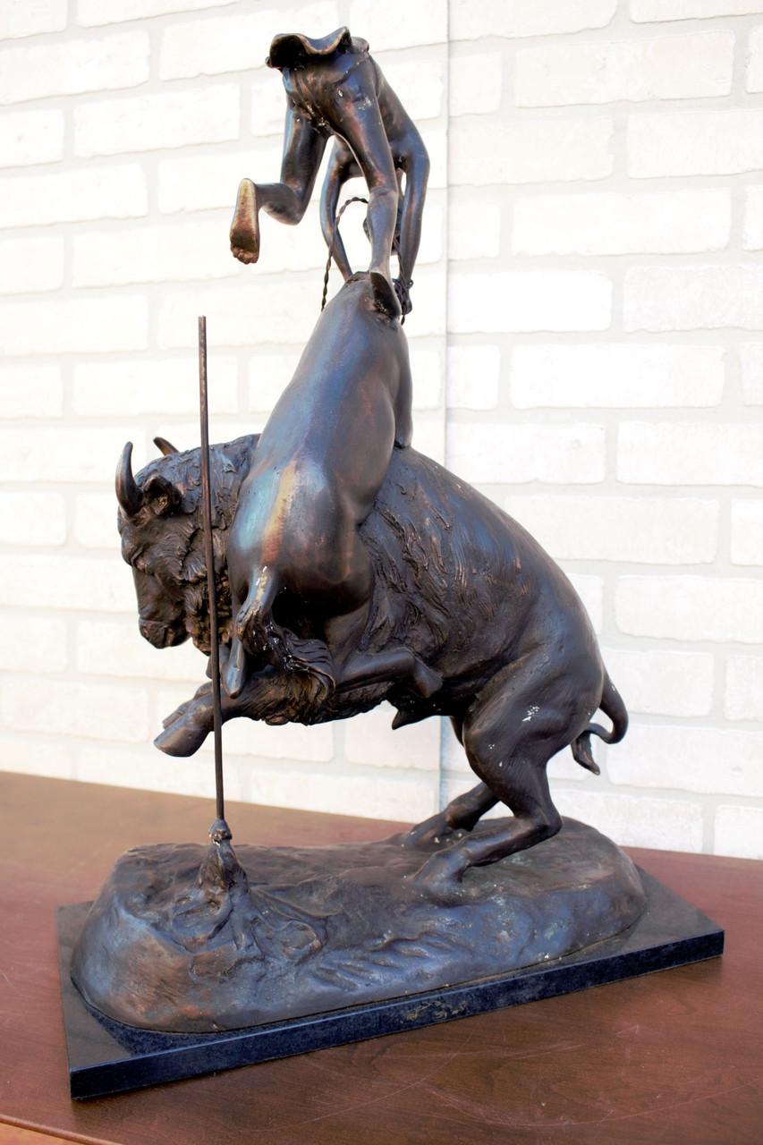 Scultura di cavallo bufalo d'epoca di Frederic Remington In condizioni buone in vendita a Chicago, IL