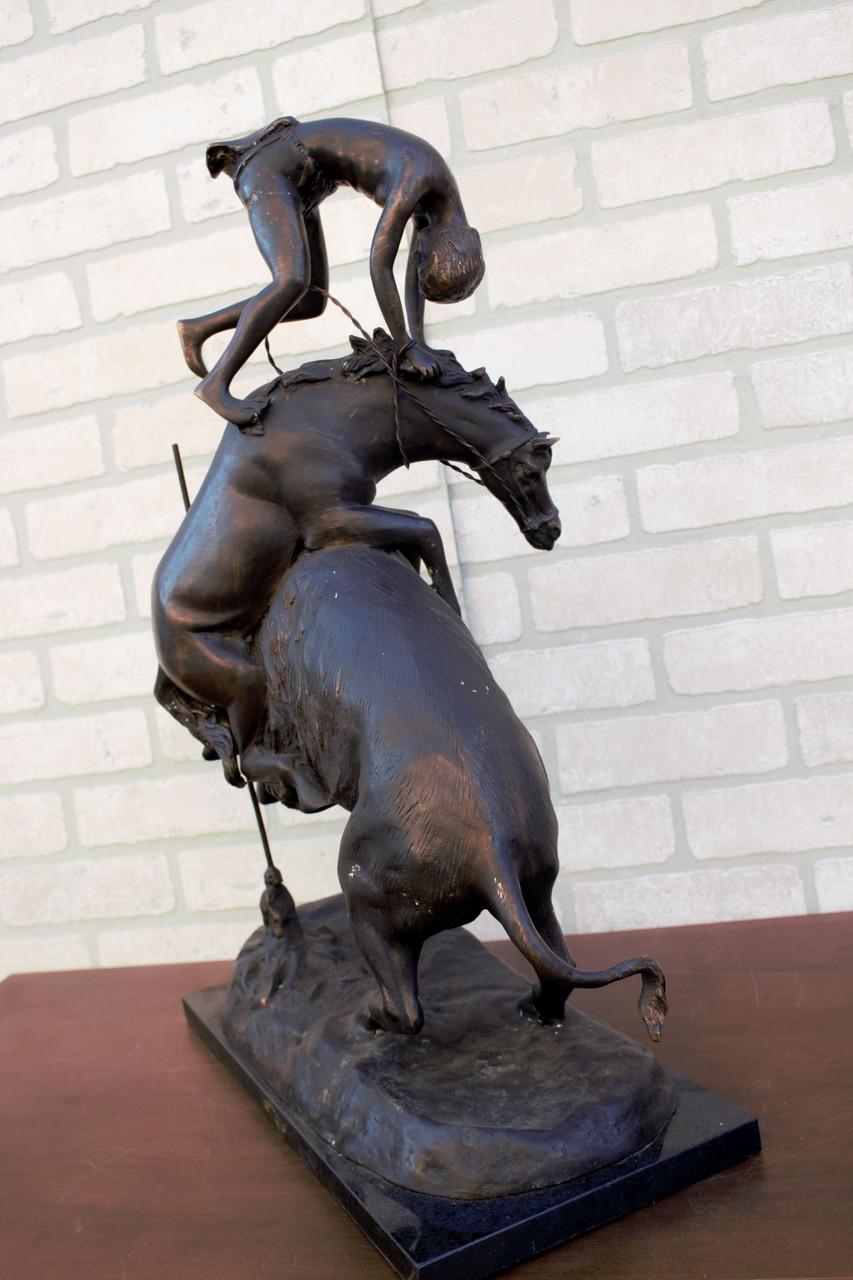 Bronzo Scultura di cavallo bufalo d'epoca di Frederic Remington in vendita