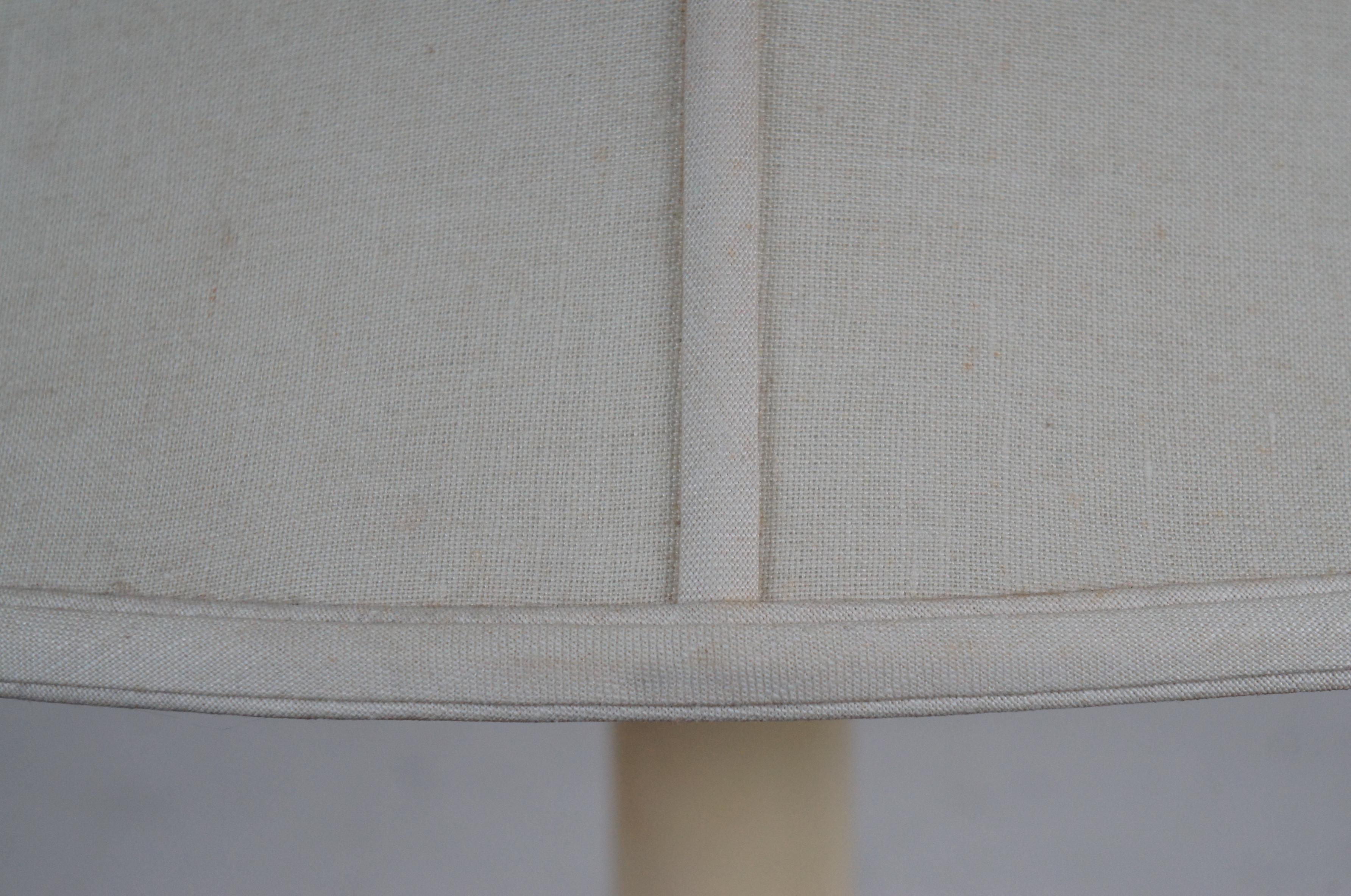 Lampada da tavolo con supporto per candele in ottone Frederick Cooper Vintage 34