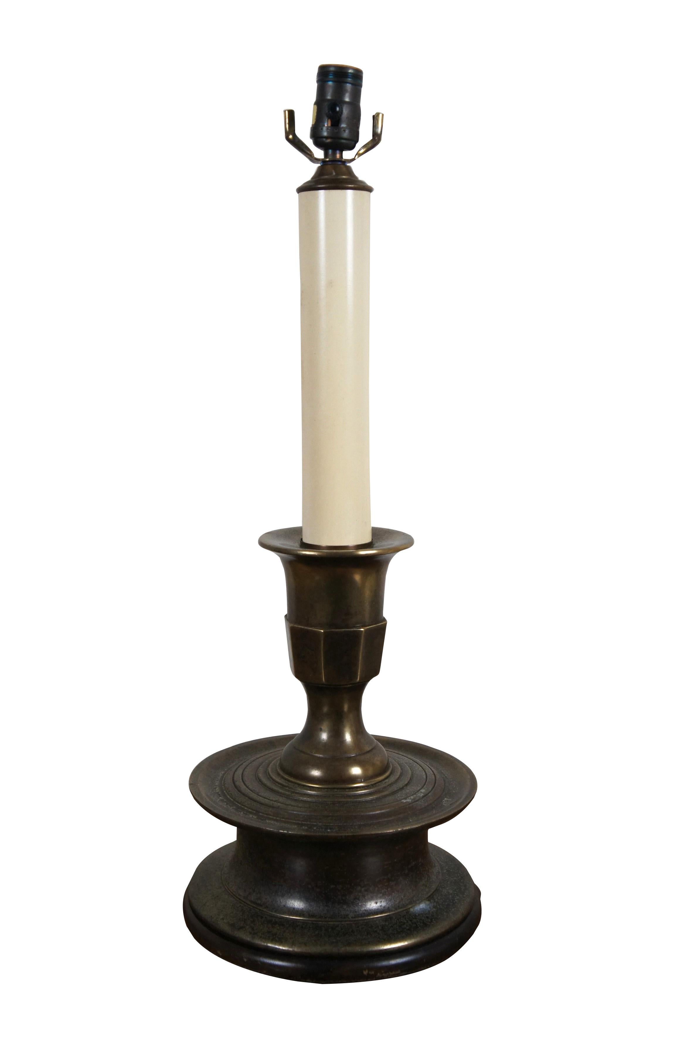 Hollywood Regency Lampada da tavolo con supporto per candele in ottone Frederick Cooper Vintage 34
