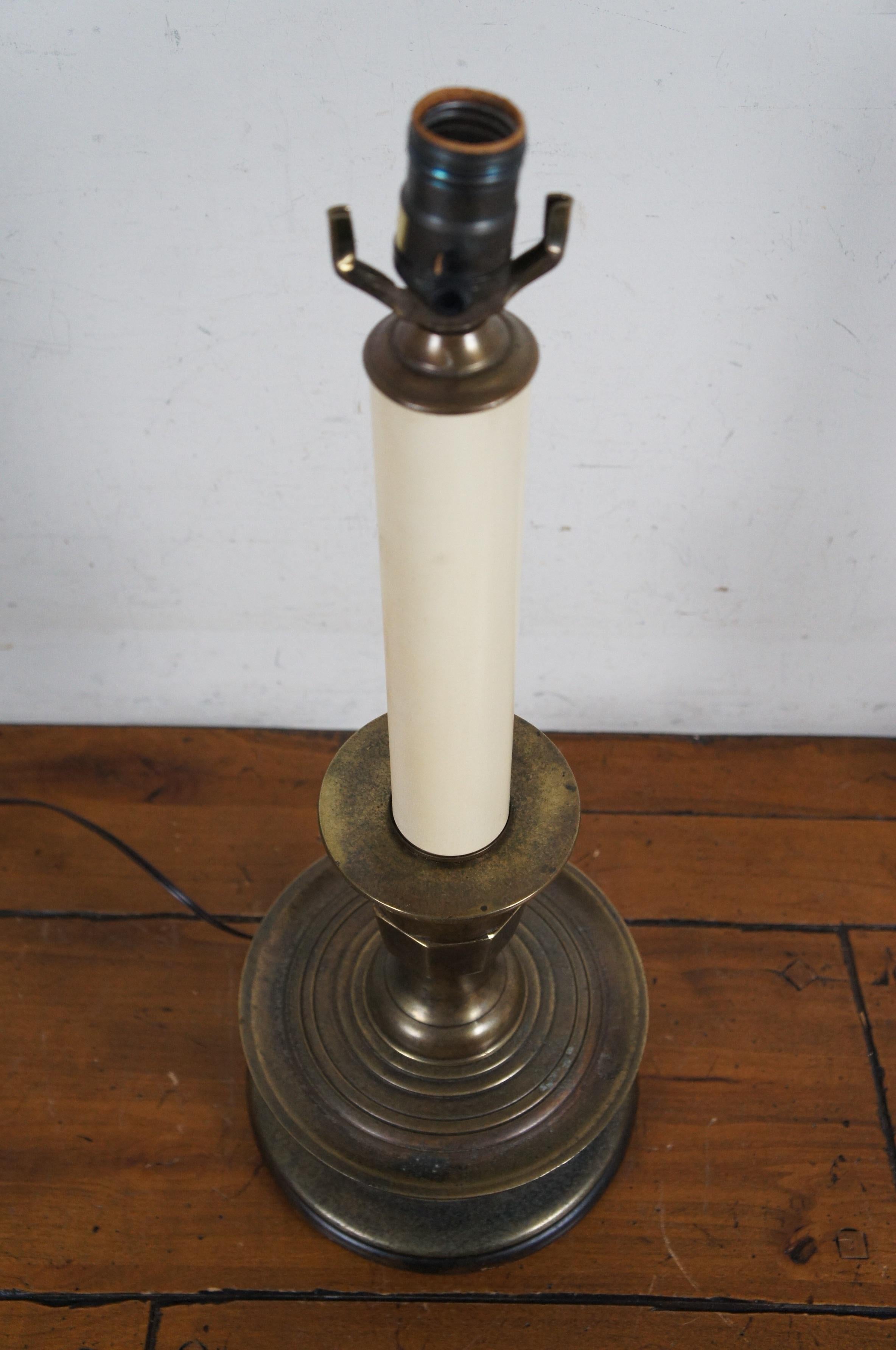 Americano Lampada da tavolo con supporto per candele in ottone Frederick Cooper Vintage 34