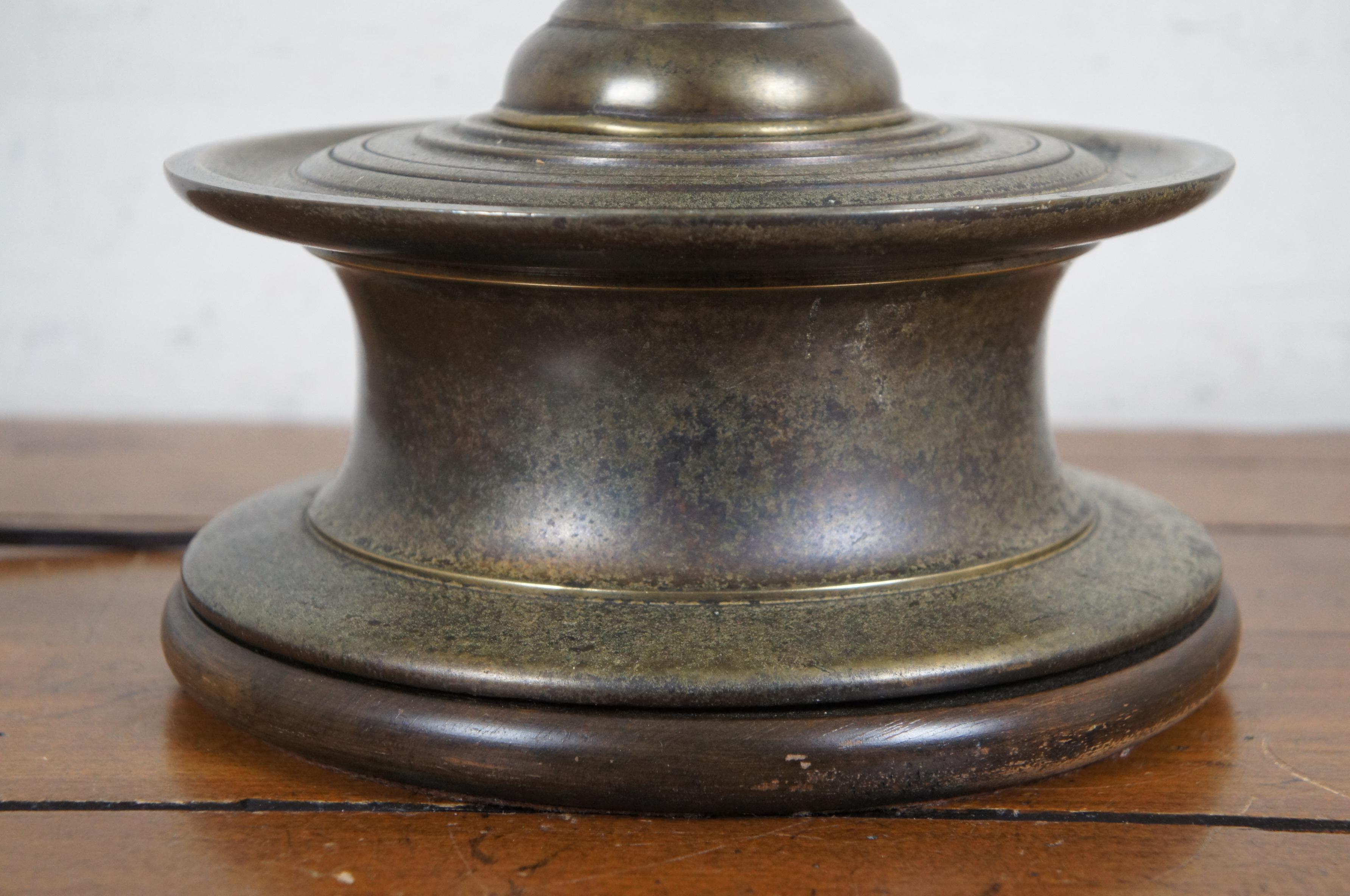 XX secolo Lampada da tavolo con supporto per candele in ottone Frederick Cooper Vintage 34