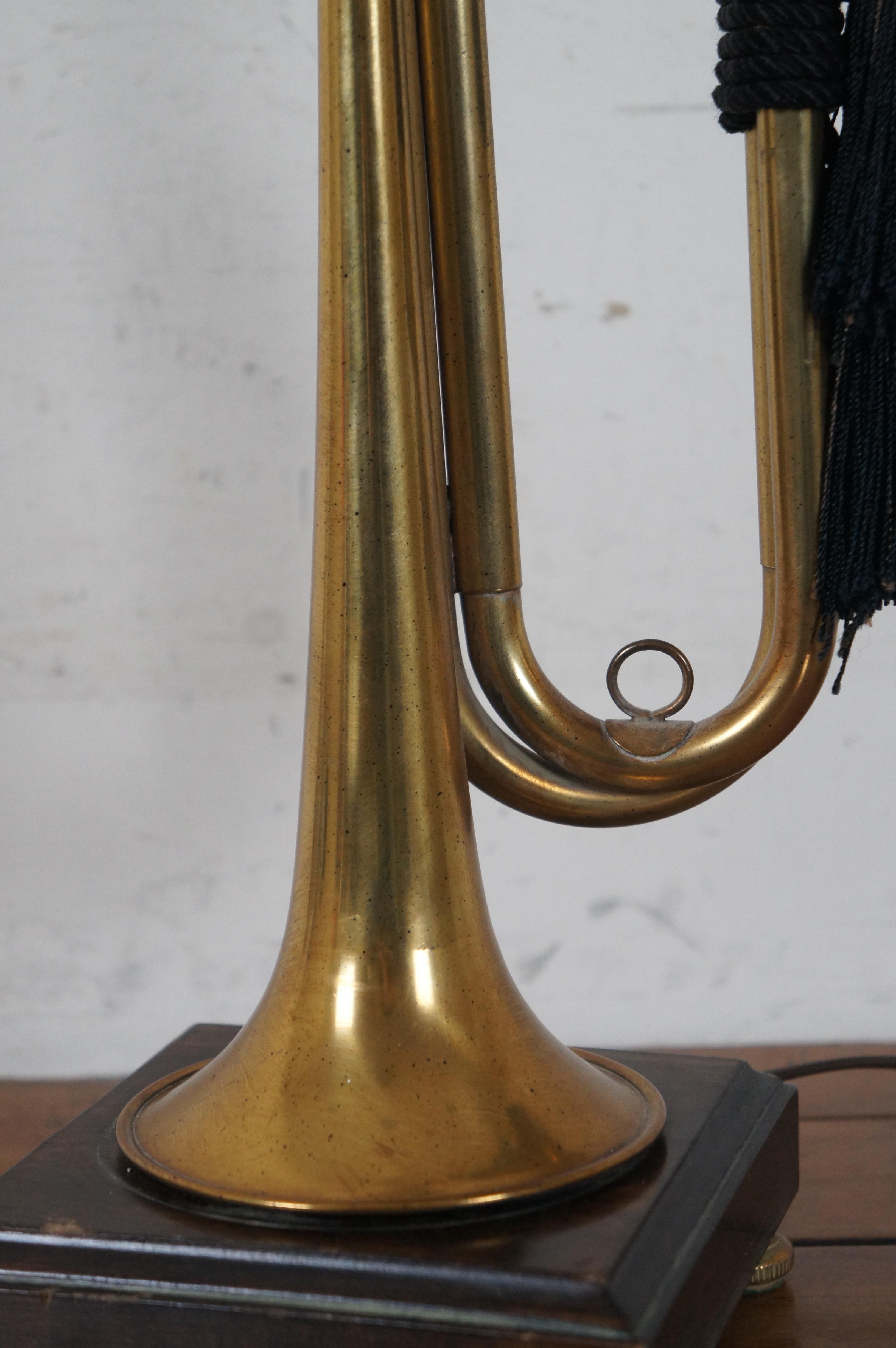 Laiton Lampe de bureau vintage en laiton trompette Hunt Bugle Horn de Frederick Cooper, 38 po. en vente