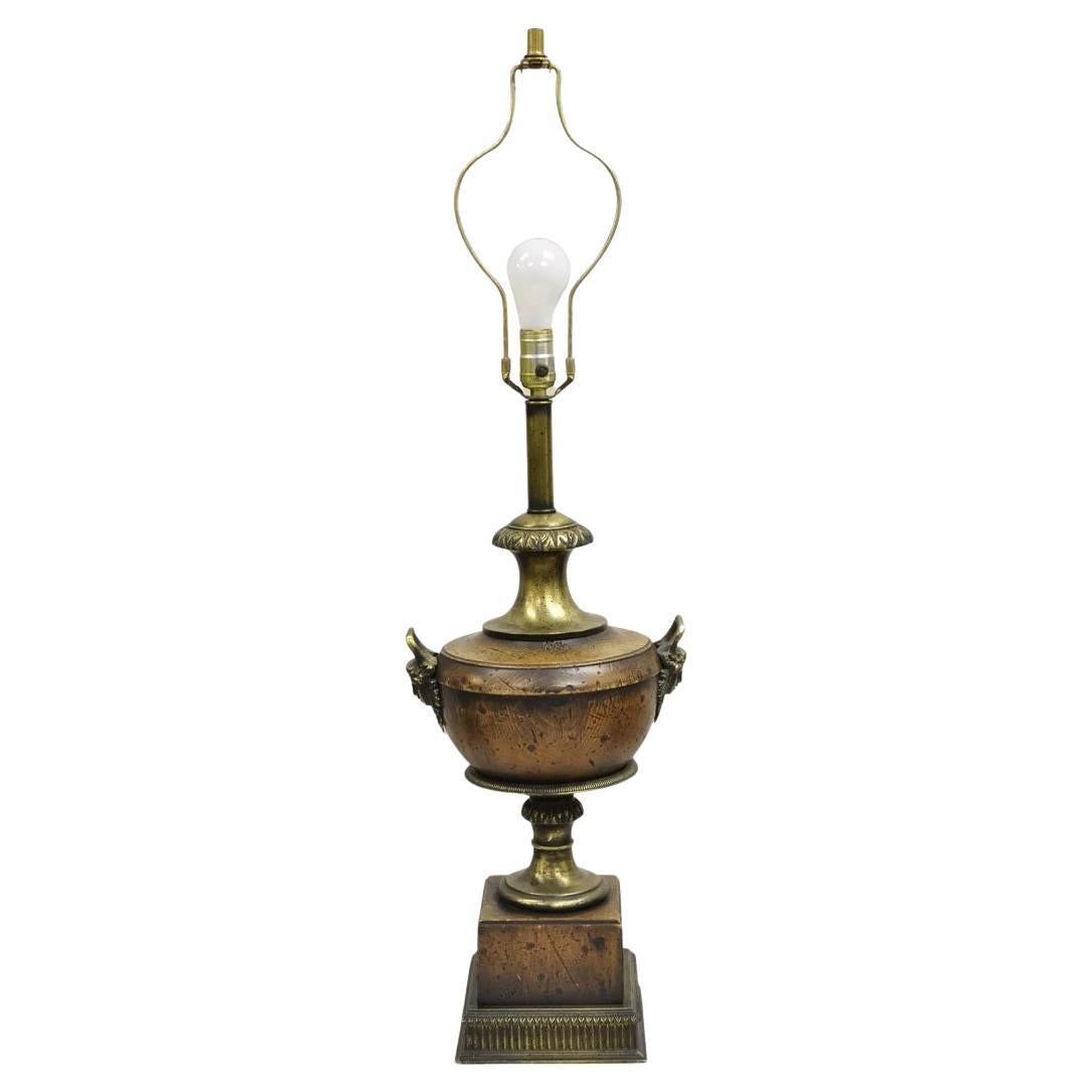 Vintage Frederick Cooper, lampada da tavolo neoclassica italiana con urna in legno invecchiato