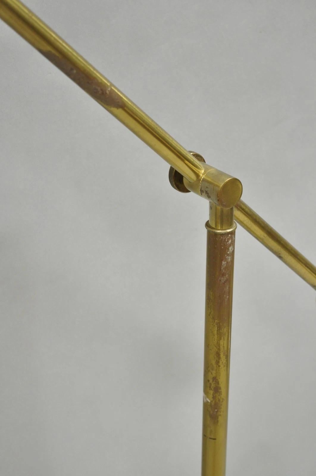 20ième siècle Vintage Frederick Cooper Mid Century Modern Brass Pharmacy Task Floor Lamp (lampe à pied) en vente