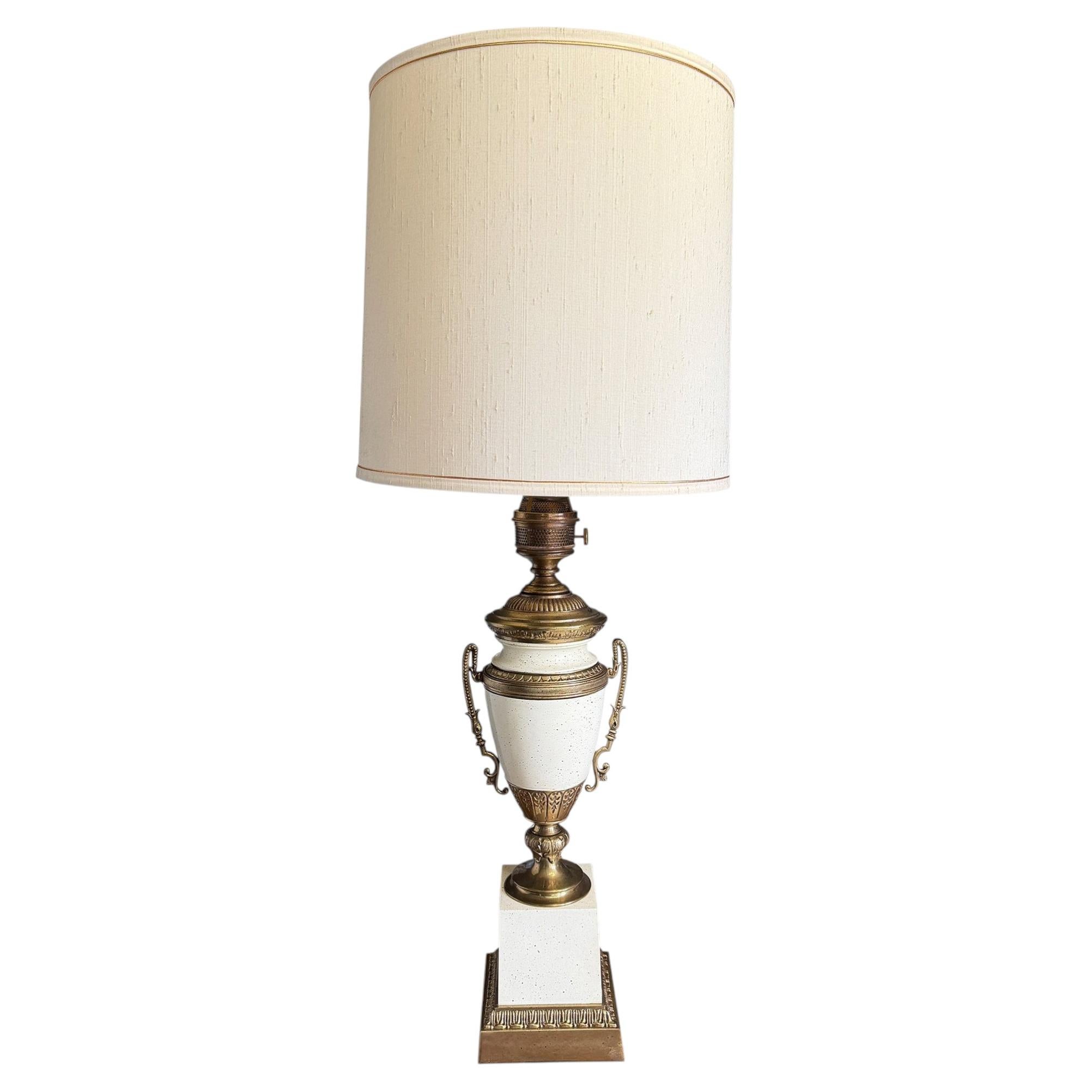 Lampada da tavolo vintage Frederick Cooper in stile neoclassico, con urna in ottone e avorio in vendita