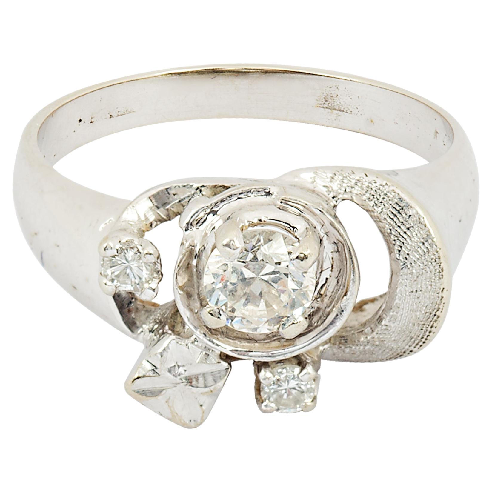 Vintage Free-Flowing Diamond Etching Ring For Sale
