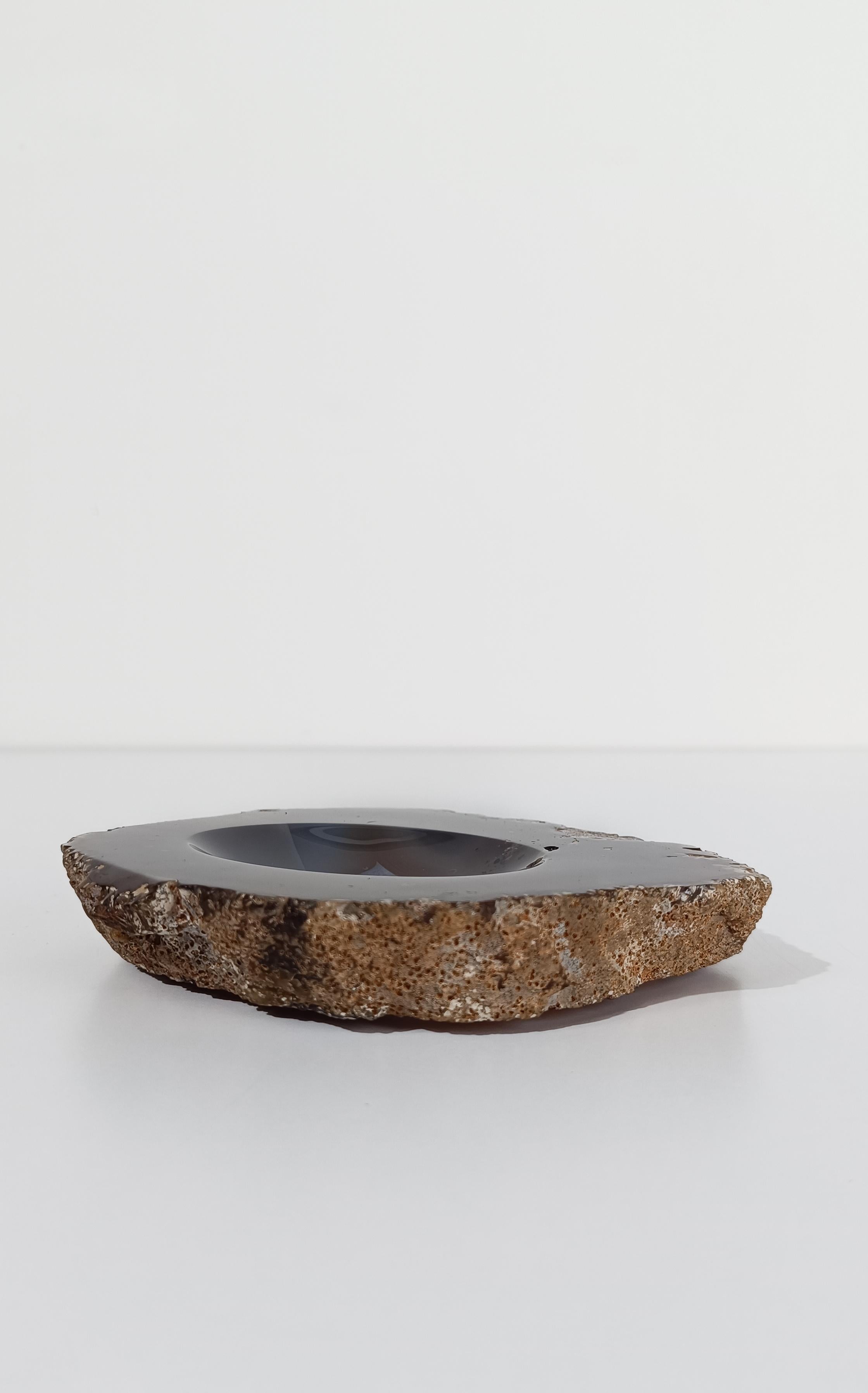Vintage Freeform Ashtray in Natural Carved Agate with Organic Rough Edges For Sale 5