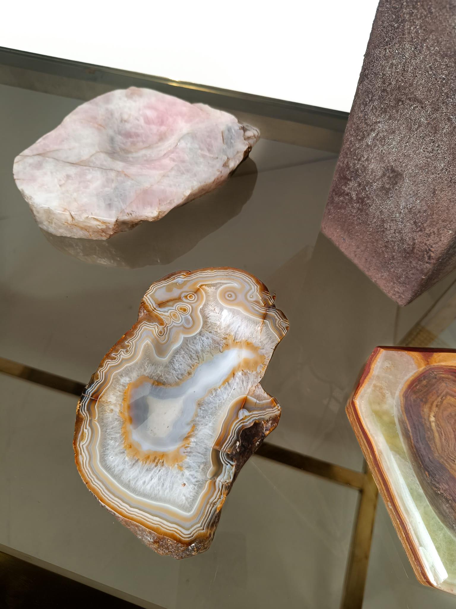 Vintage Freeform Ashtray in Natural Carved Agate with Organic Rough Edges In Good Condition For Sale In Roma, IT