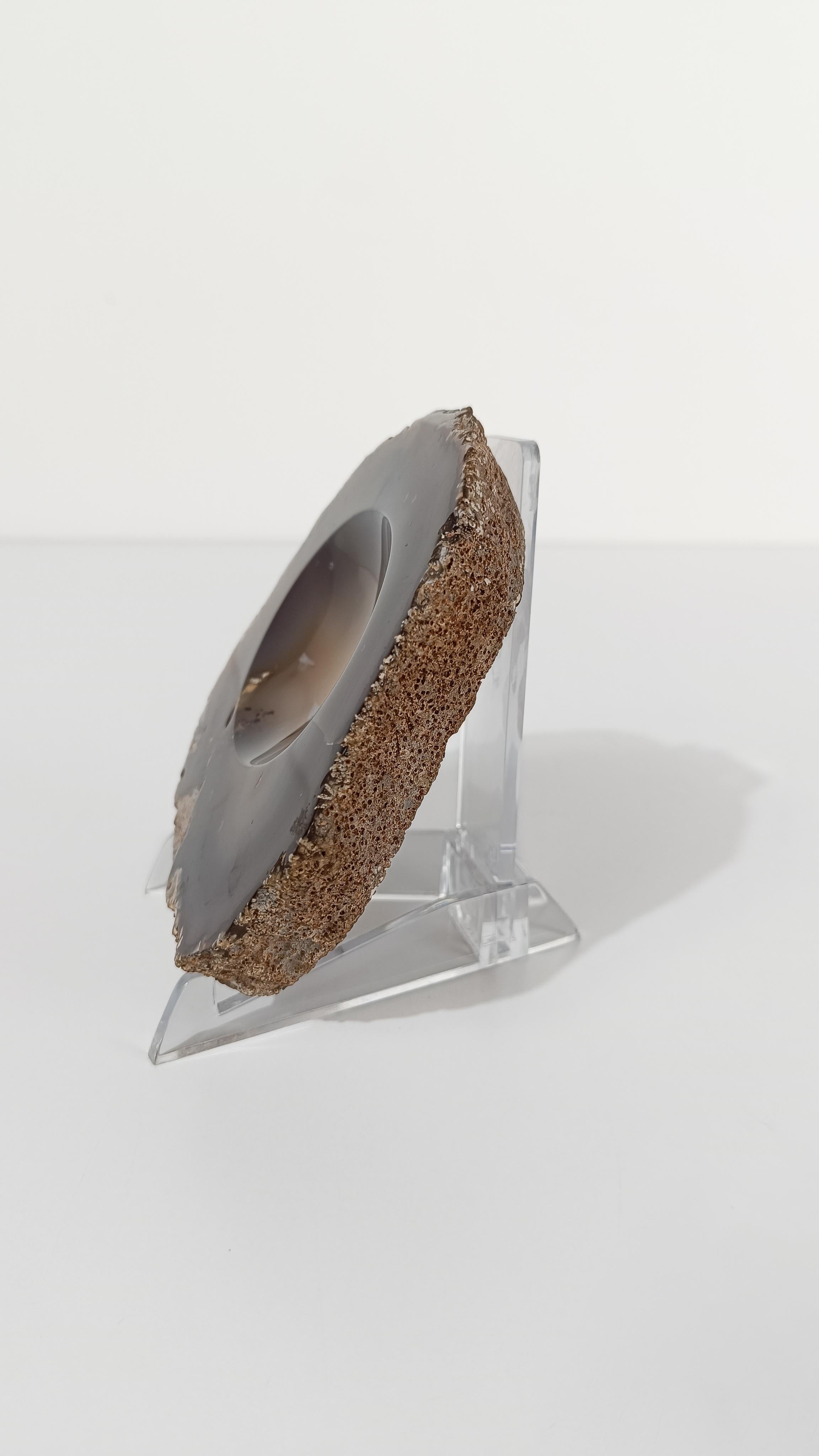 20th Century Vintage Freeform Ashtray in Natural Carved Agate with Organic Rough Edges For Sale