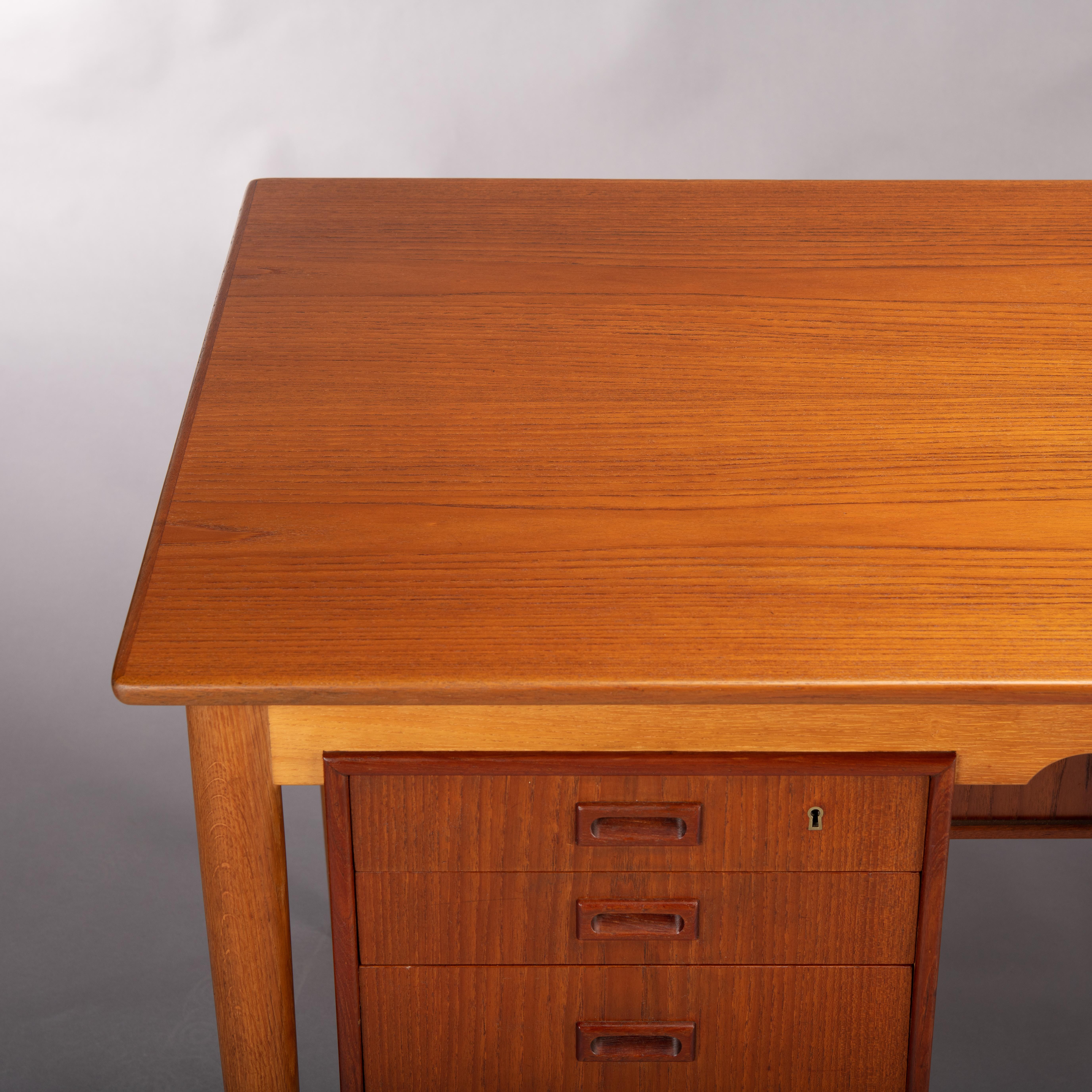 Danish desk
This mid-century desk had a paralleled path of construction. It comprises a teak veneered leaf with oak base and a sub section that was later fitted underneath. The combination actually looks really good. We found this out when