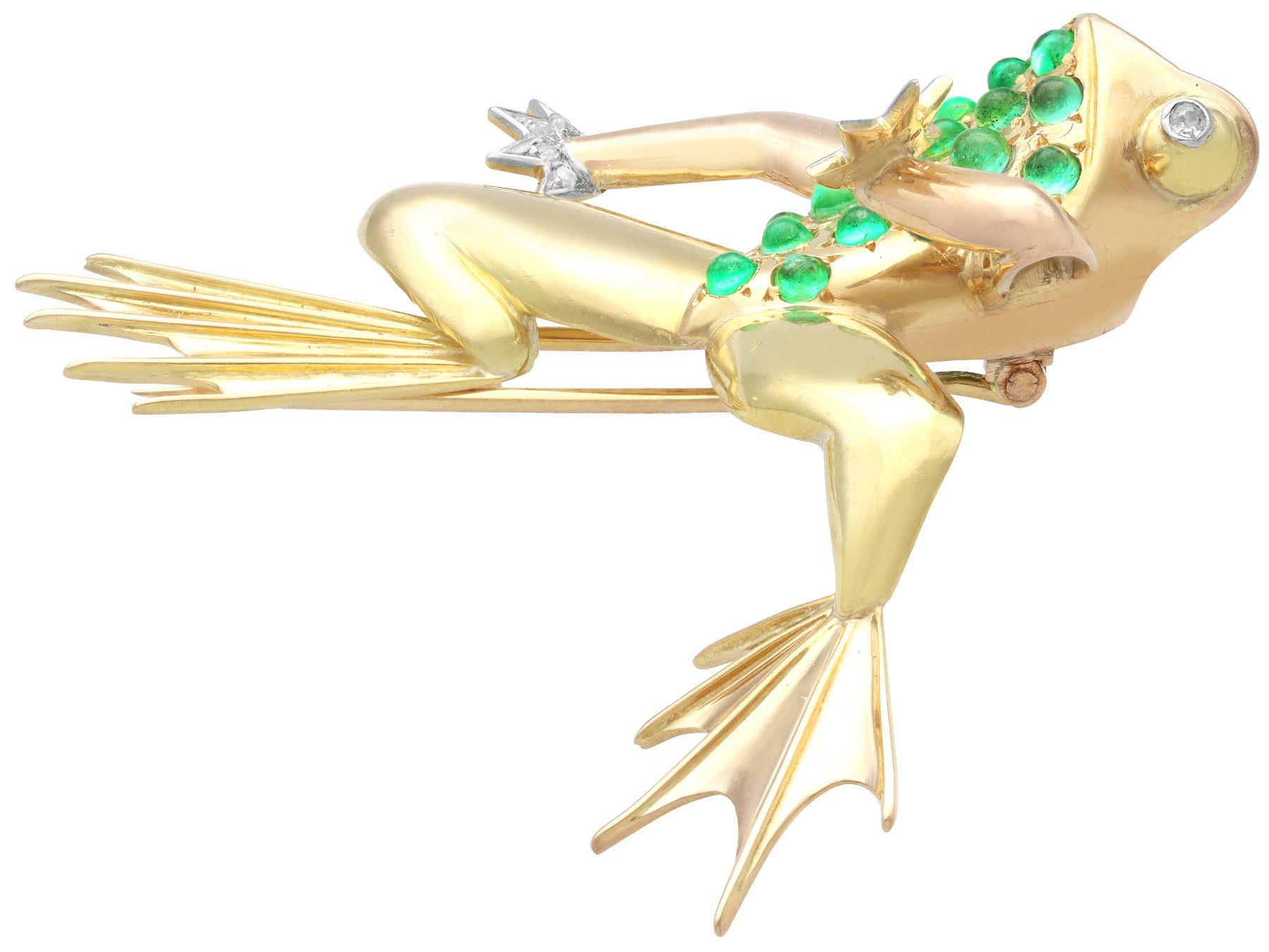 Cabochon Vintage French 0.75 Carat Emerald and 0.11 Carat Diamond Yellow Gold Frog Brooch For Sale