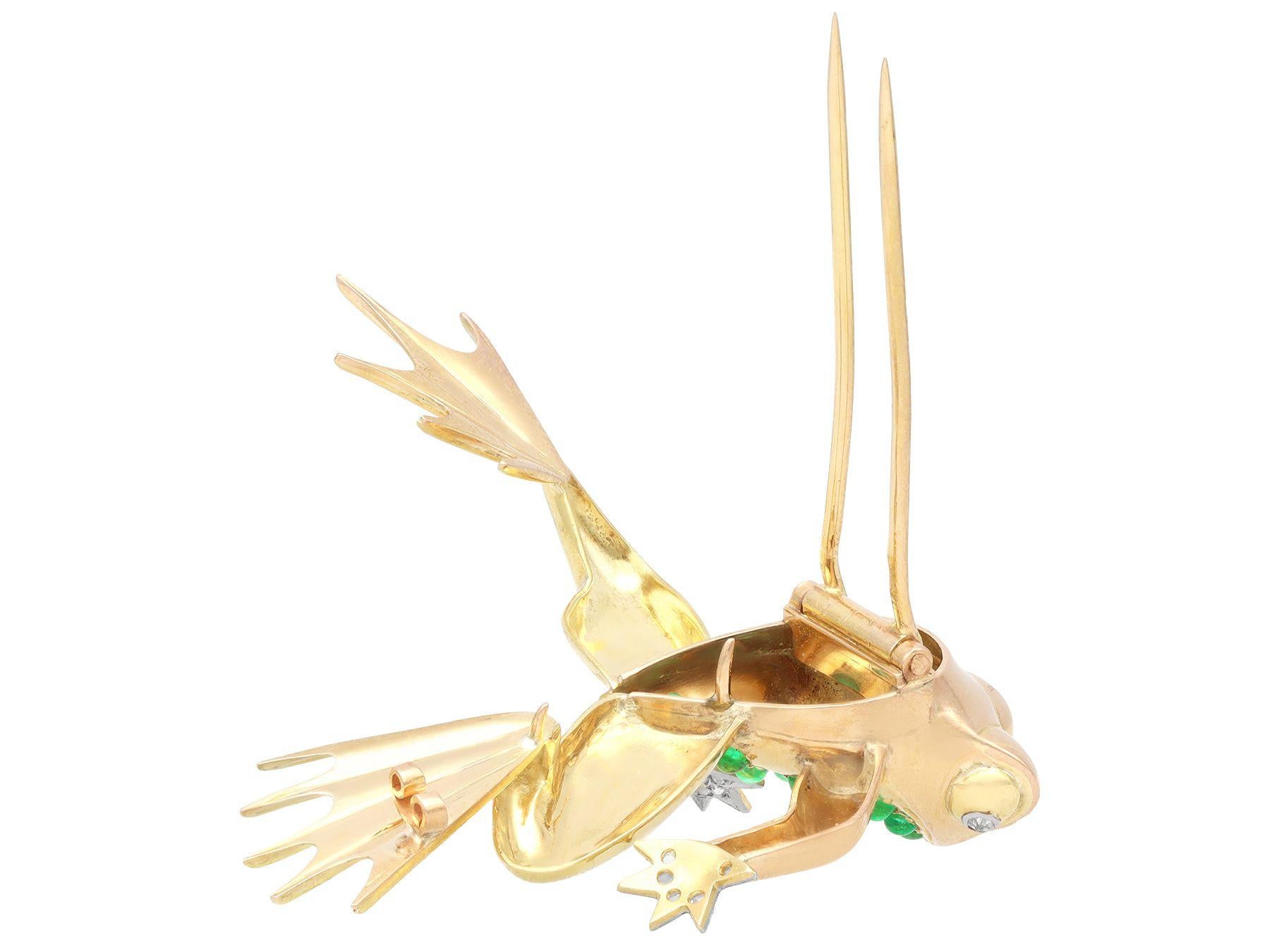 Vintage French 0.75 Carat Emerald and 0.11 Carat Diamond Yellow Gold Frog Brooch For Sale 1
