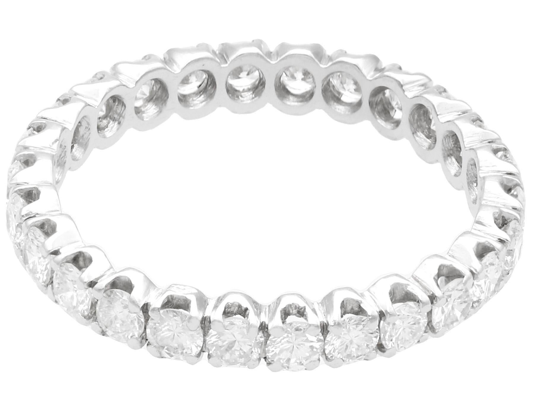 Taille ronde Vintage French 1.10 Carat Diamond and White Gold Full Eternity Ring circa 1970 en vente