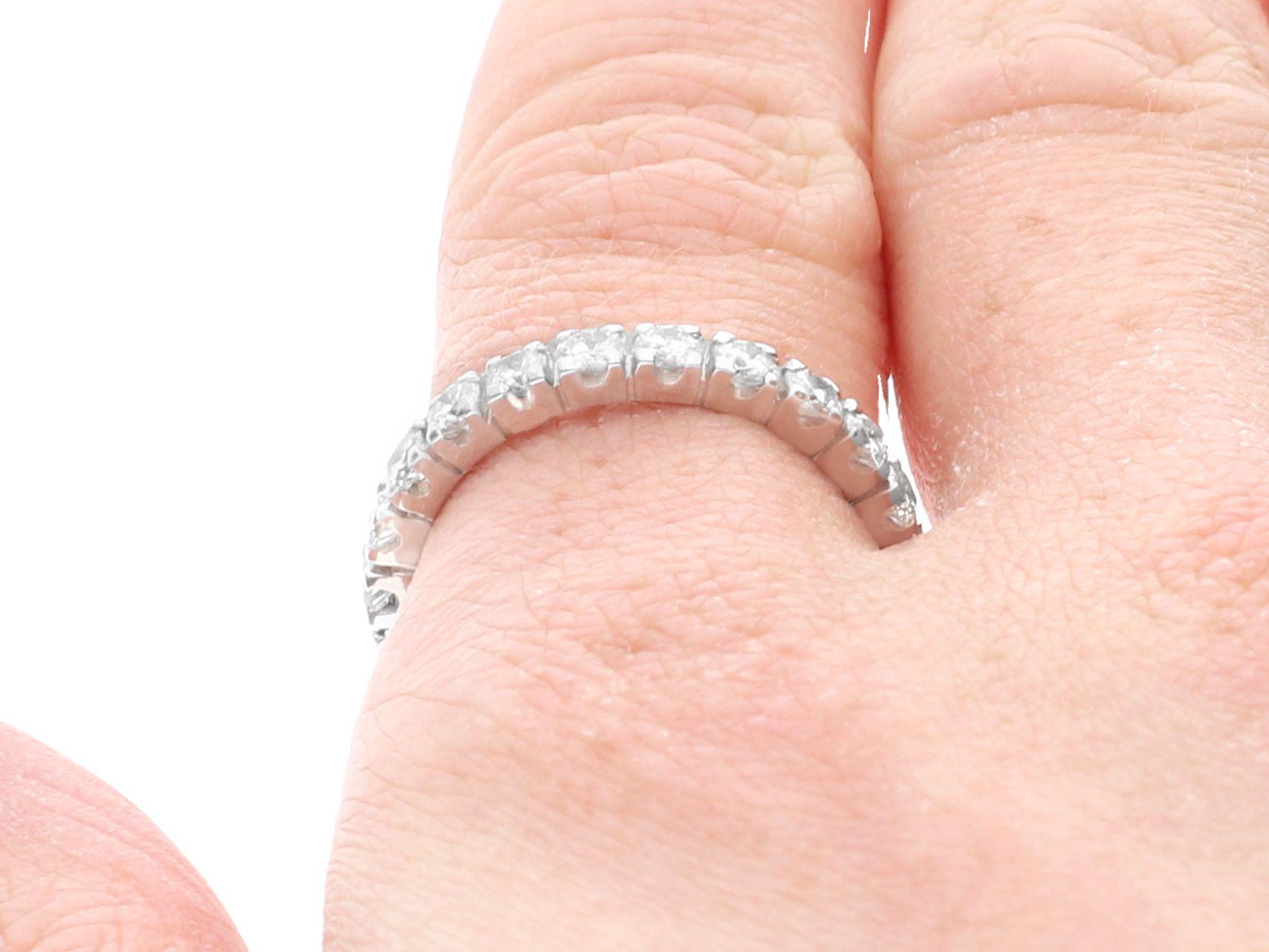 Französischer Eternity-Ring aus Weißgold mit 1.10 Karat Diamant und Weißgold, Full Eternity im Angebot 3