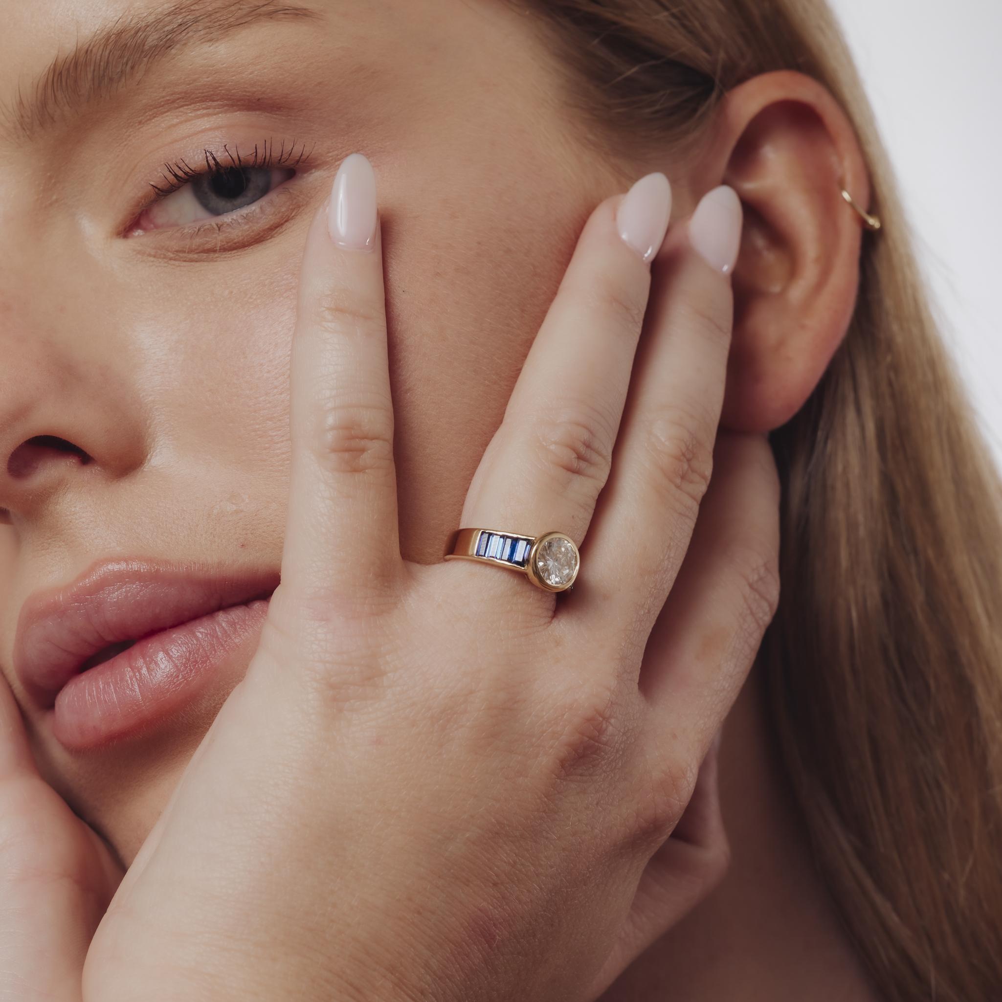 Taglio brillante Anello di fidanzamento francese d'epoca con zaffiro e diamante da 1,20 carati in oro giallo 18k in vendita