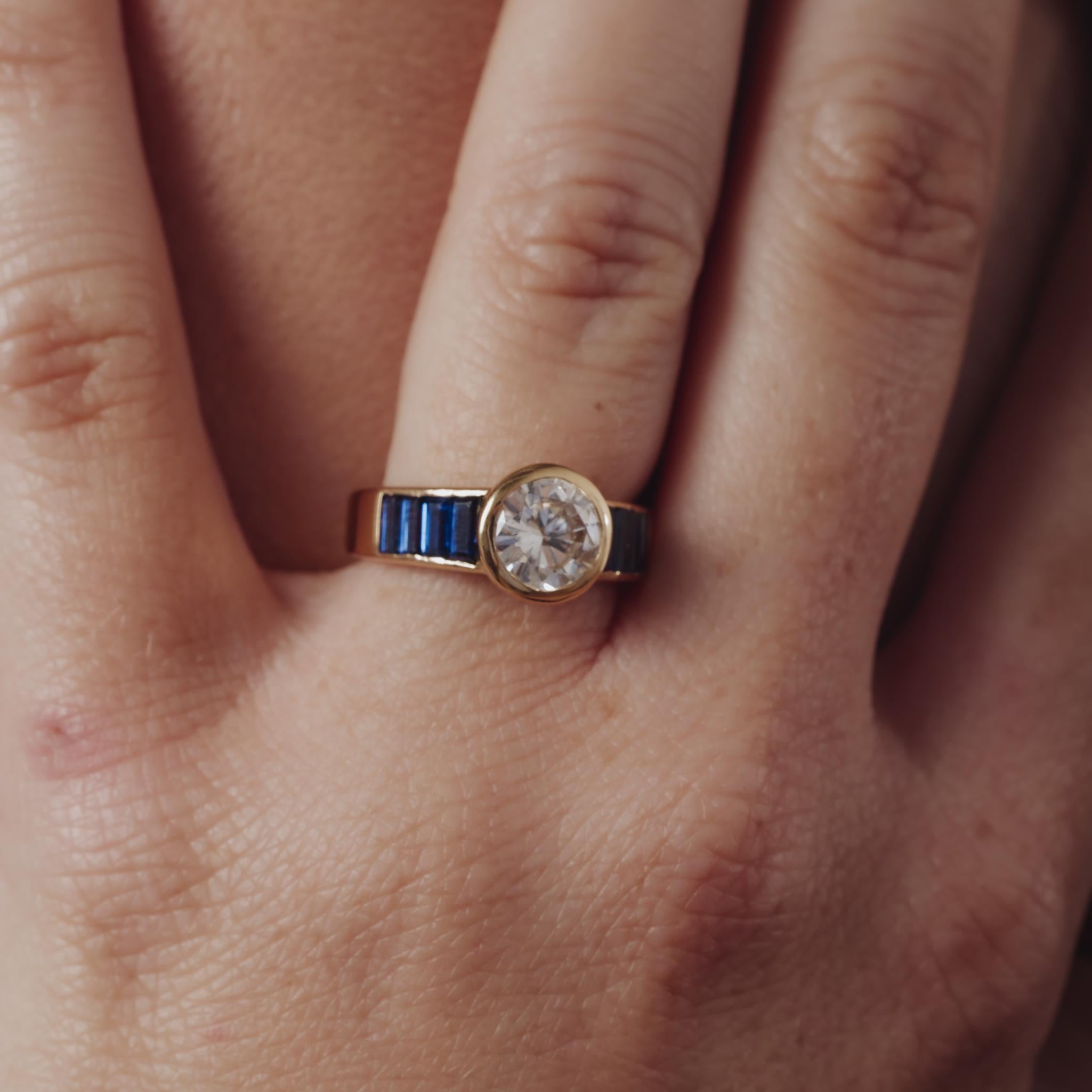 Donna Anello di fidanzamento francese d'epoca con zaffiro e diamante da 1,20 carati in oro giallo 18k in vendita