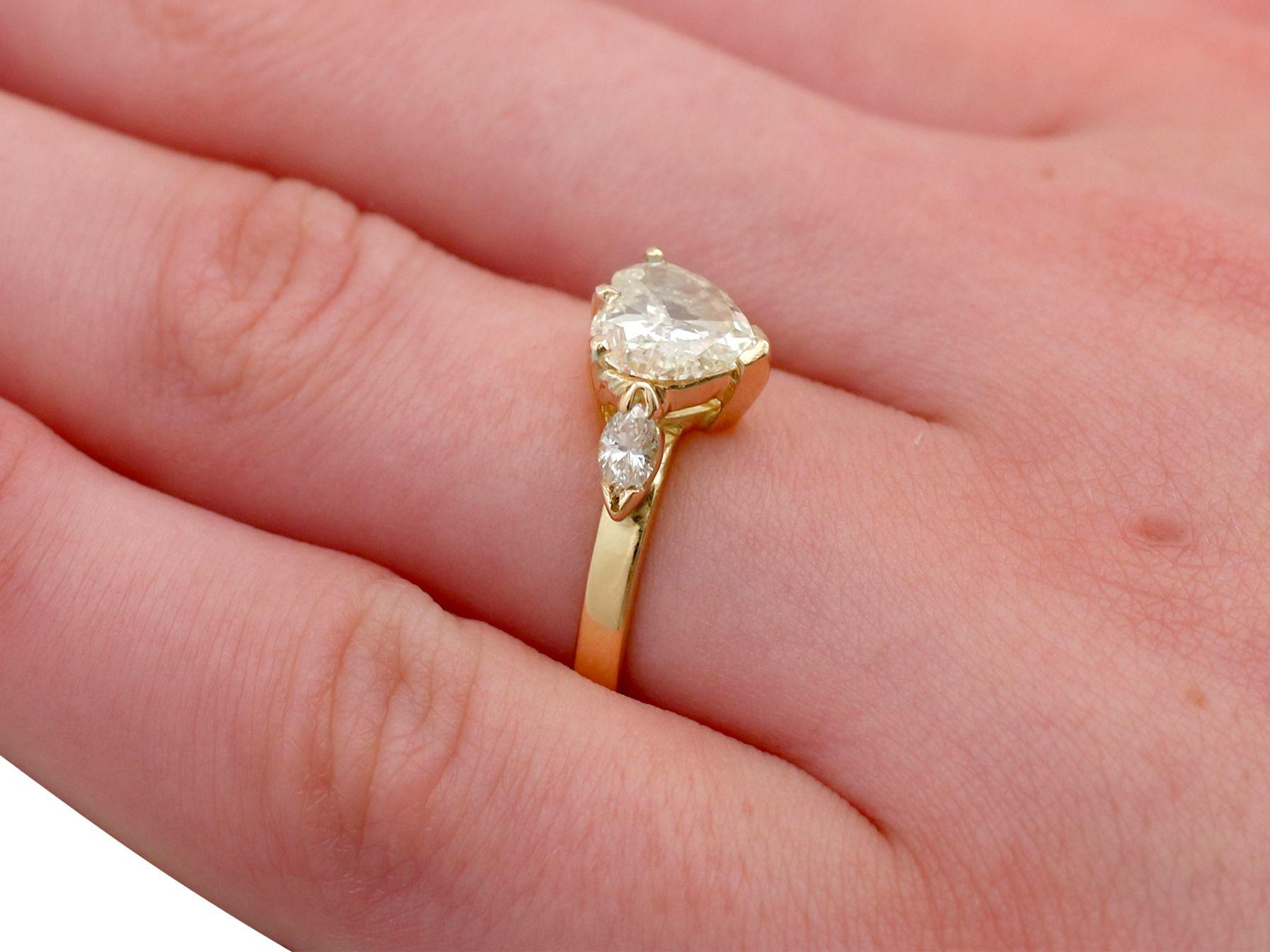 Women's or Men's Vintage French 1.32 Carat Diamond and Yellow Gold Engagement Ring For Sale