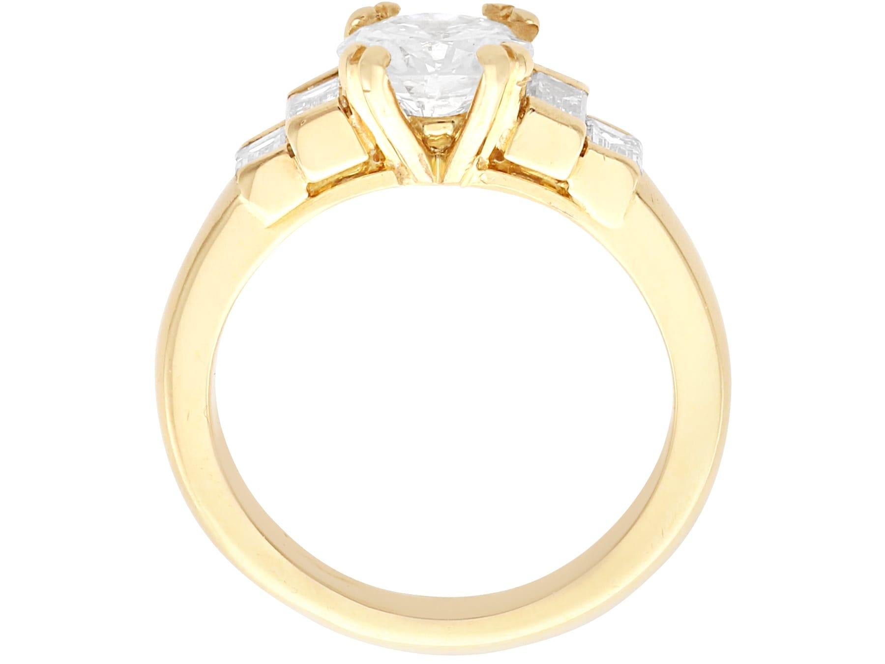Femenino o masculino Anillo de compromiso solitario vintage francés de oro amarillo y diamantes de 1,38 quilates en venta