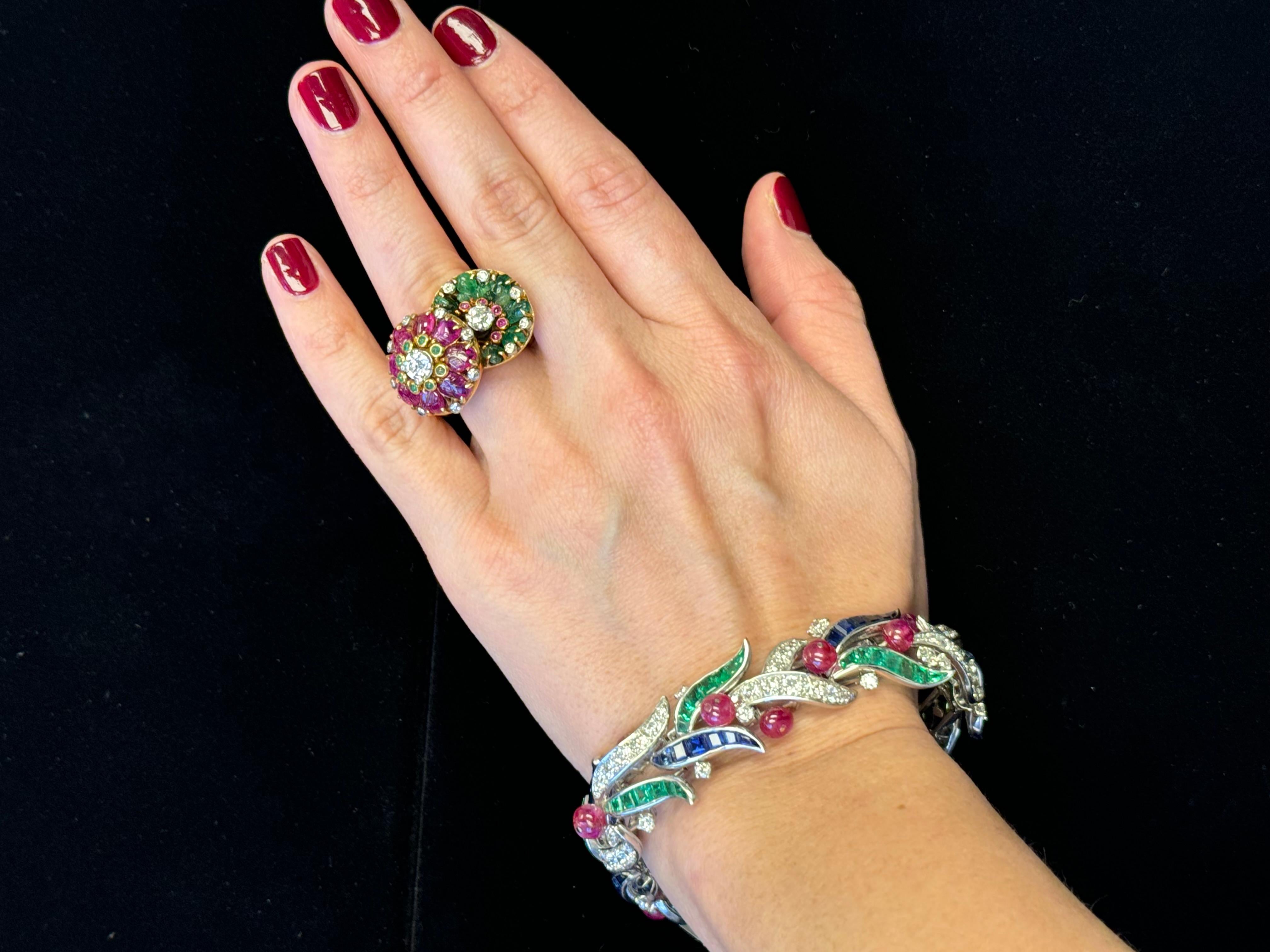 Vintage French 14K Yellow Gold Carved Emerald, Ruby & Diamond Double Flower Ring en vente 5