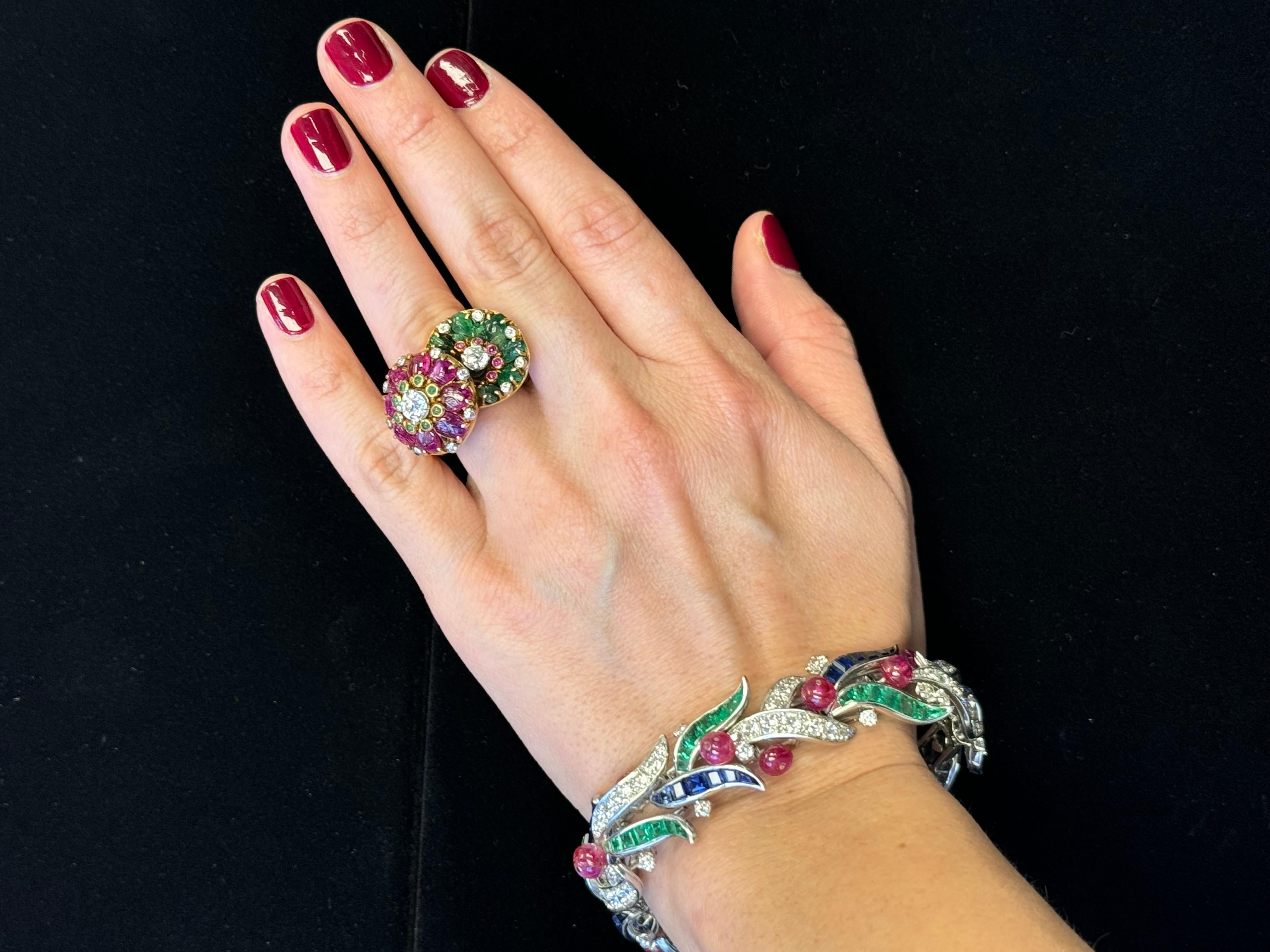 Vintage French 14K Yellow Gold Carved Emerald, Ruby & Diamond Double Flower Ring en vente 6