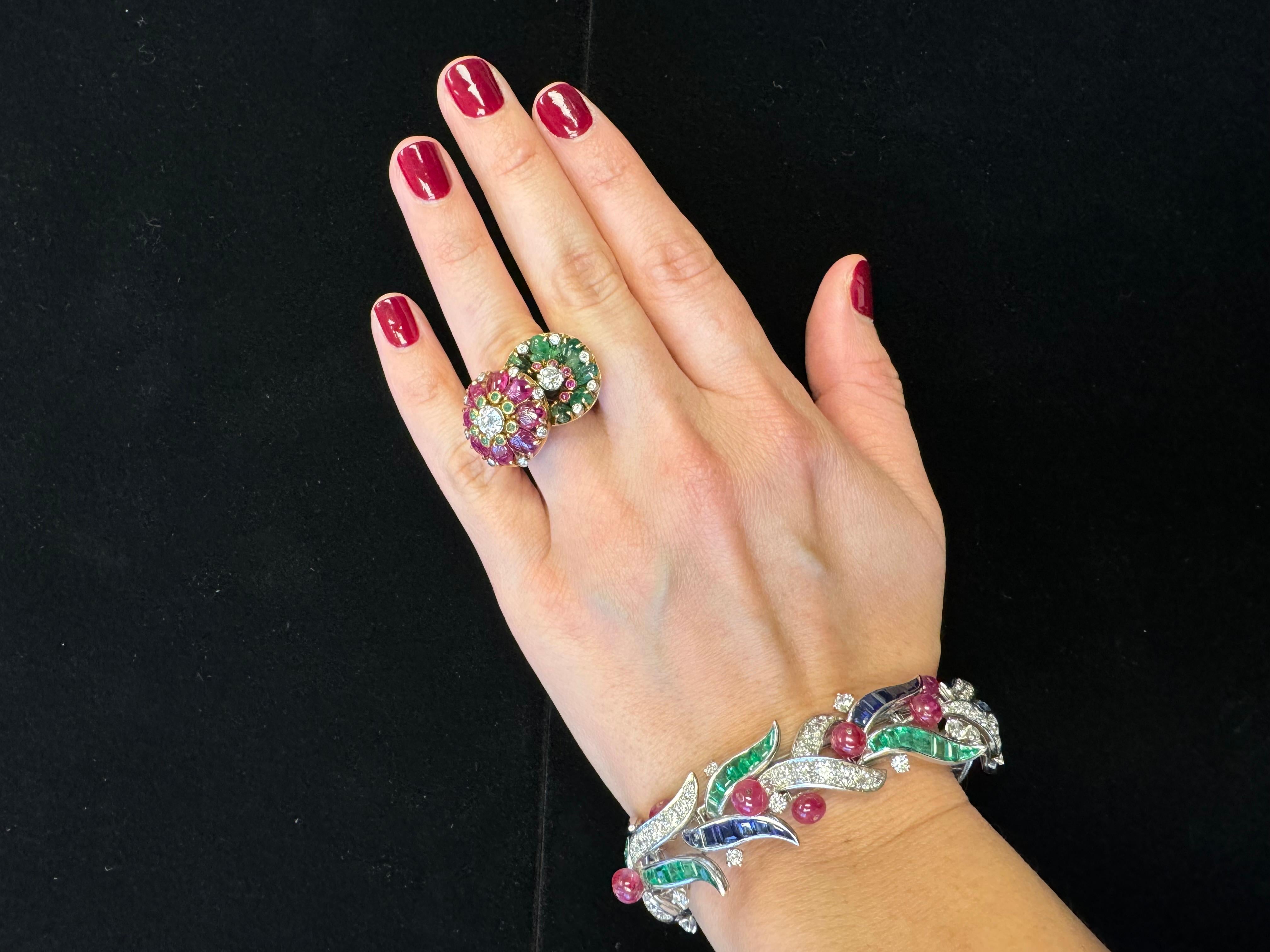 Vintage French 14K Yellow Gold Carved Emerald, Ruby & Diamond Double Flower Ring en vente 8