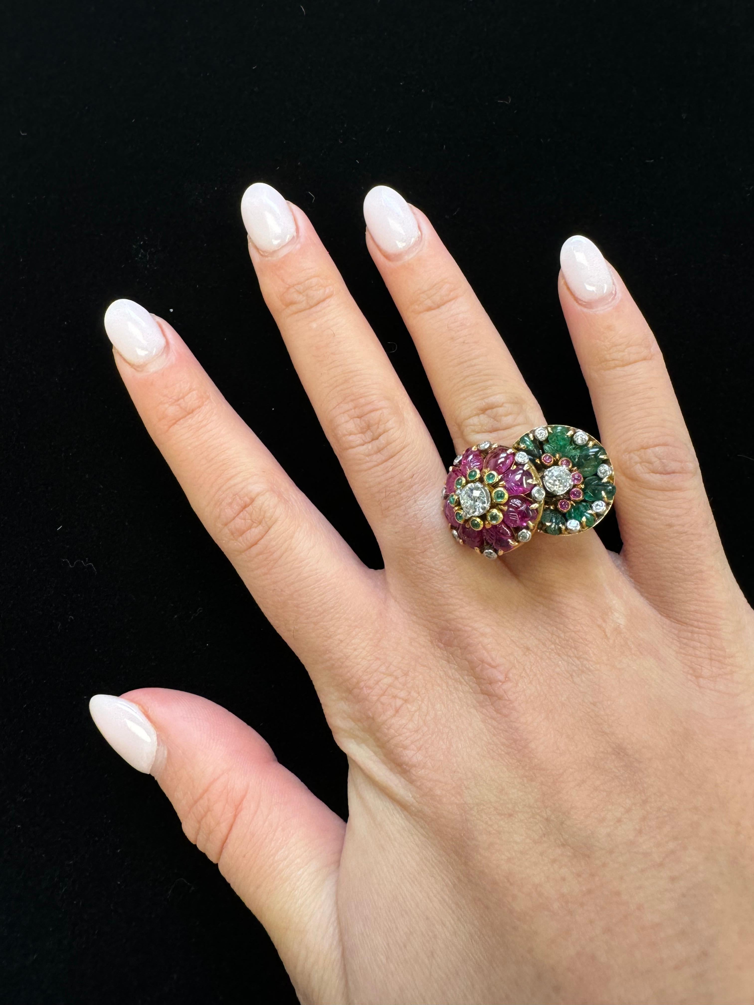 Vintage French 14K Yellow Gold Carved Emerald, Ruby & Diamond Double Flower Ring en vente 13