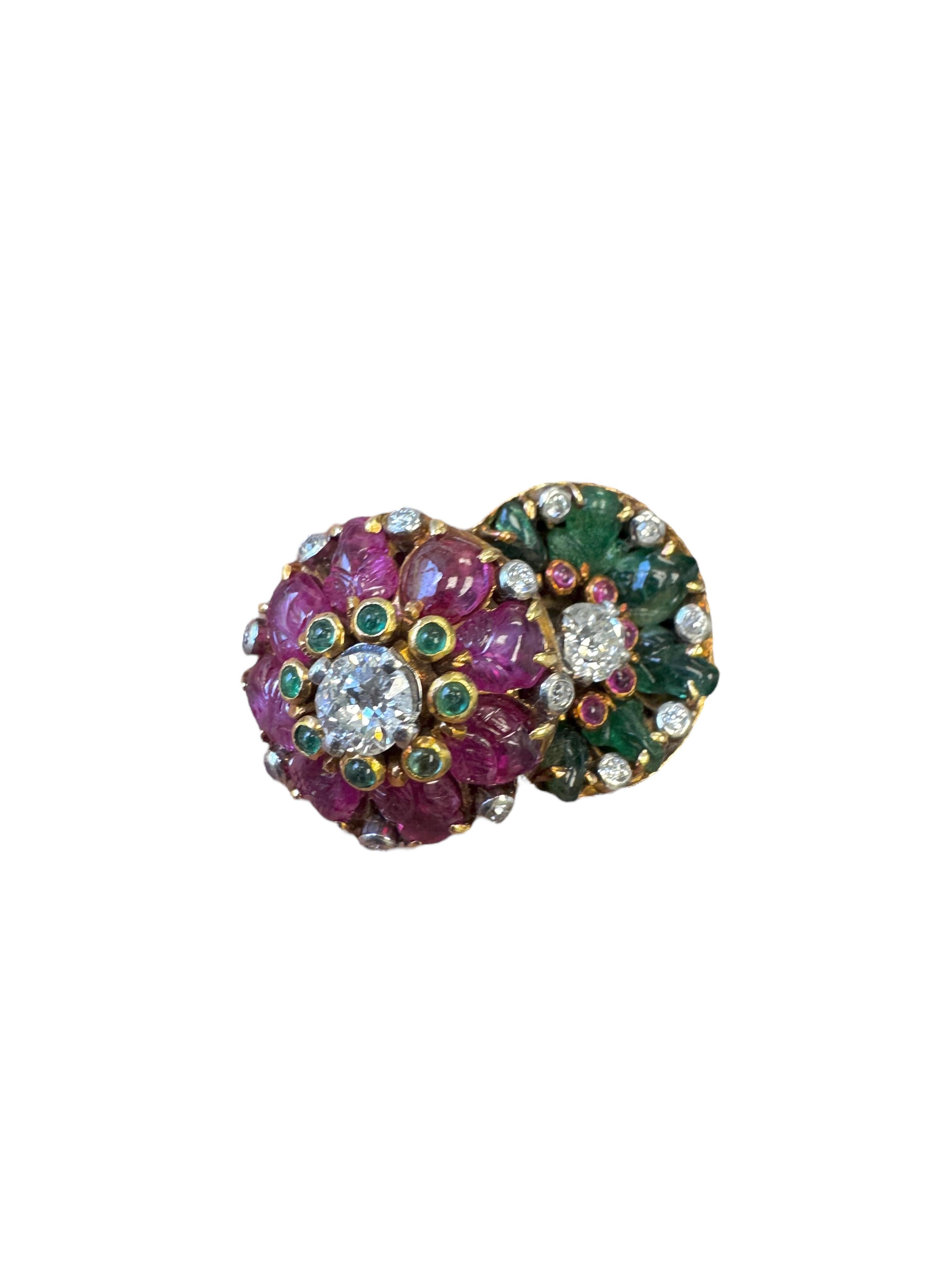 Vintage French 14K Yellow Gold Carved Emerald, Ruby & Diamond Double Flower Ring Unisexe en vente