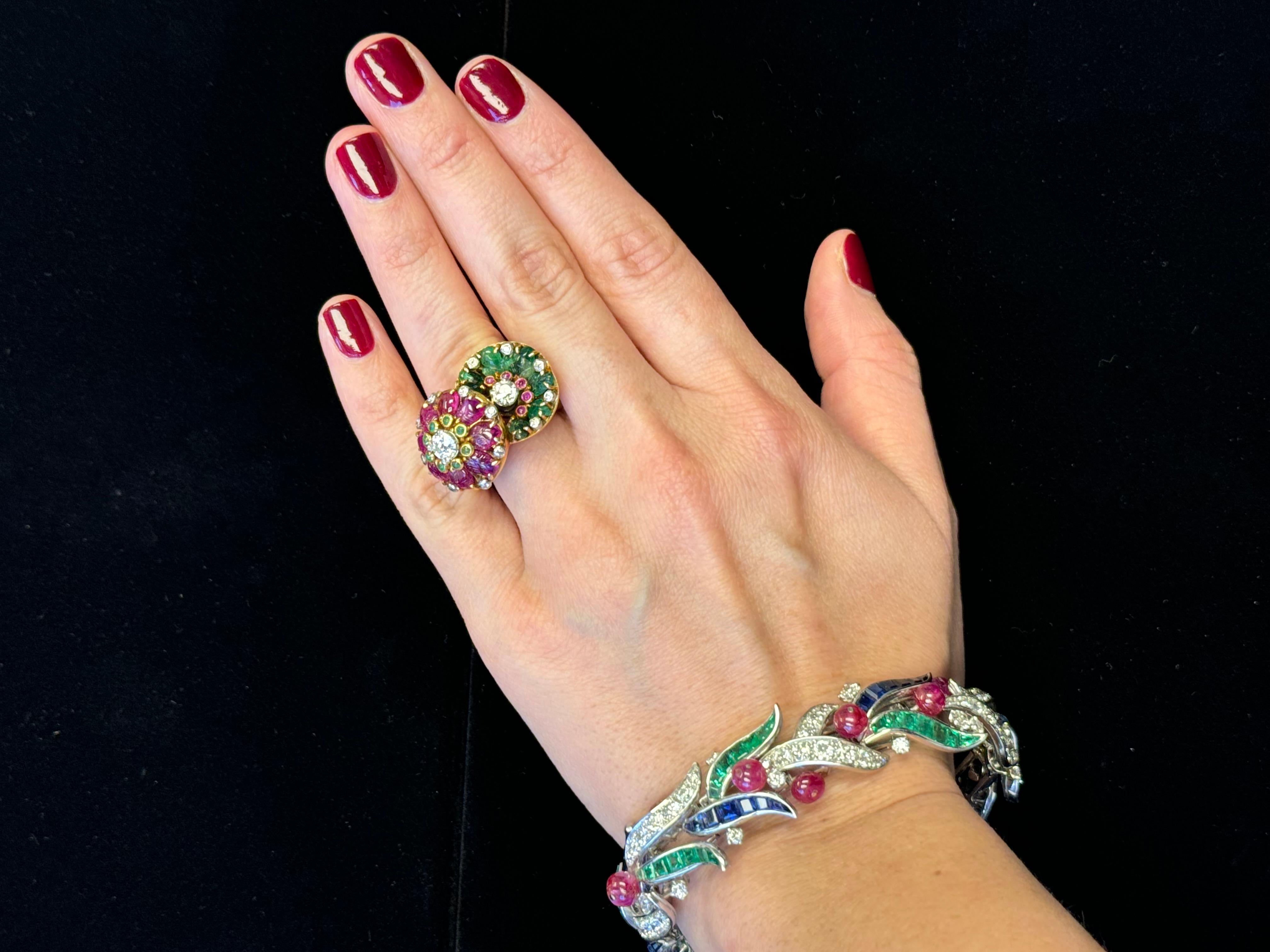 Vintage French 14K Yellow Gold Carved Emerald, Ruby & Diamond Double Flower Ring en vente 3