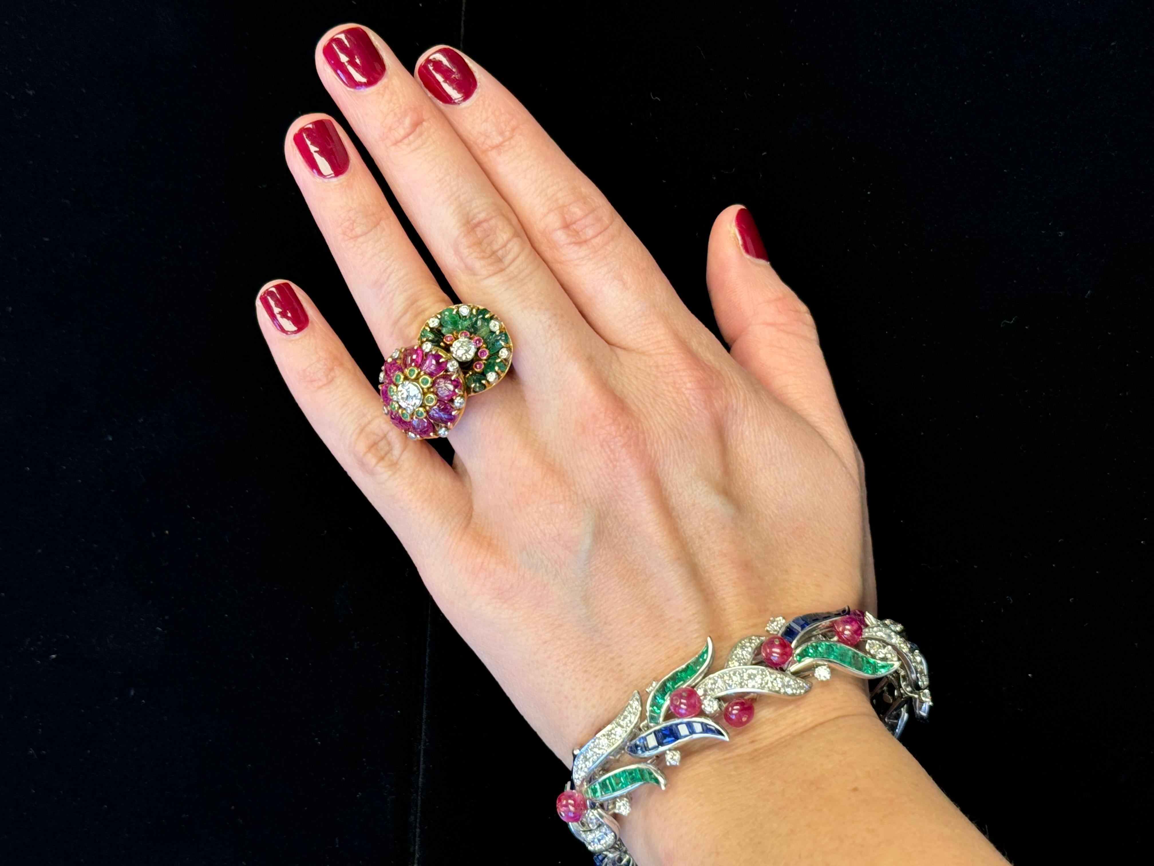 Vintage French 14K Yellow Gold Carved Emerald, Ruby & Diamond Double Flower Ring en vente 4