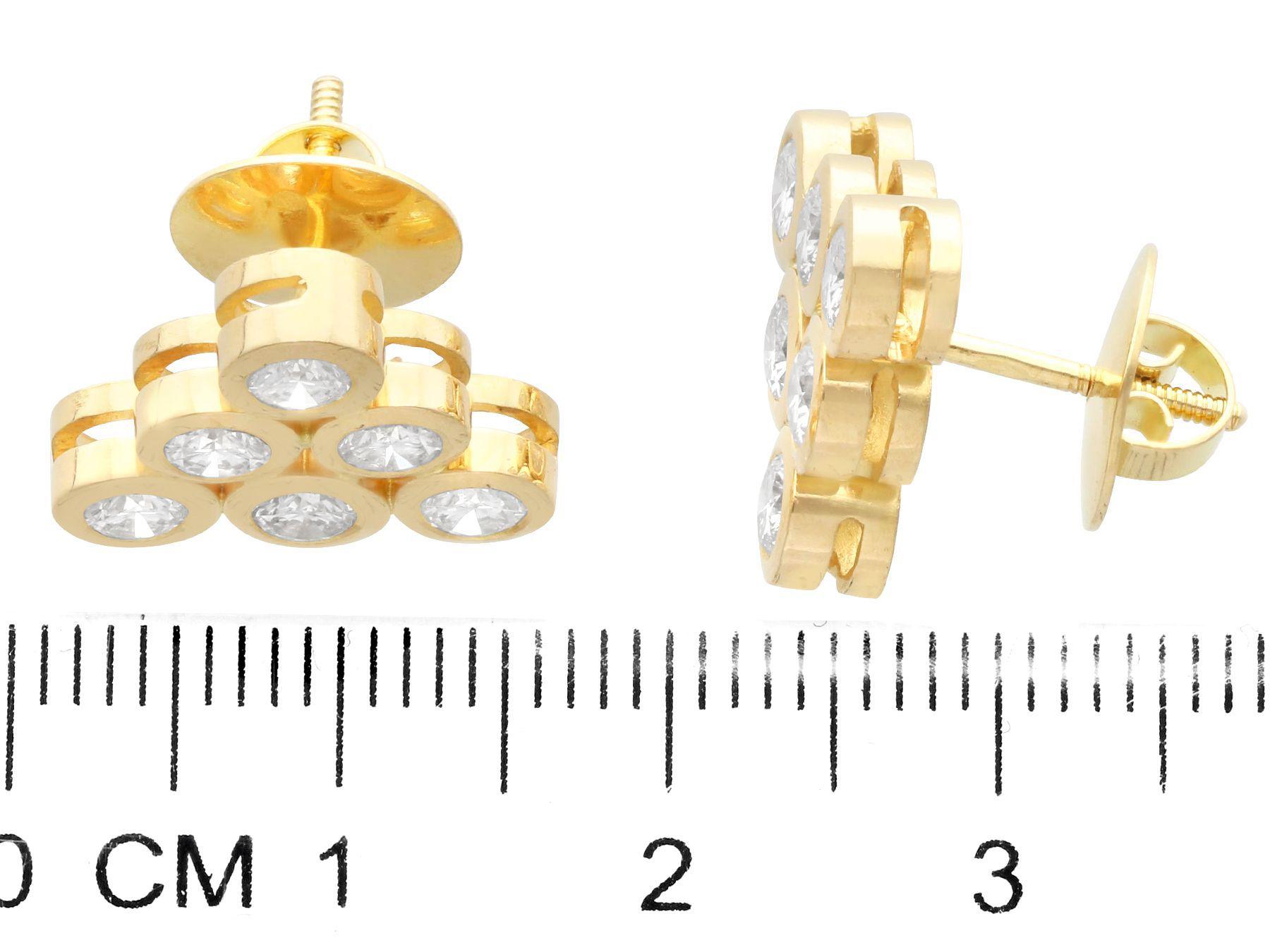 Französische dreieckige Vintage-Ohrringe aus Gelbgold mit 1,56 Karat Diamanten im Angebot 2