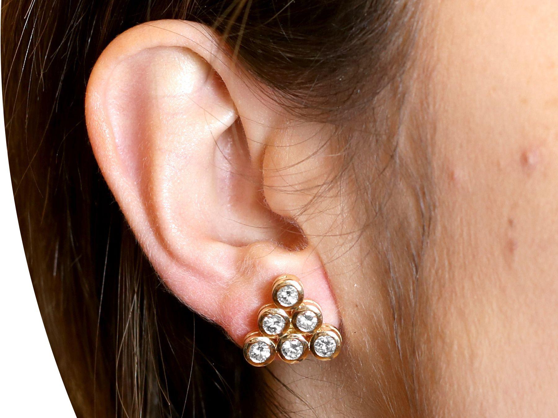 Französische dreieckige Vintage-Ohrringe aus Gelbgold mit 1,56 Karat Diamanten im Angebot 3
