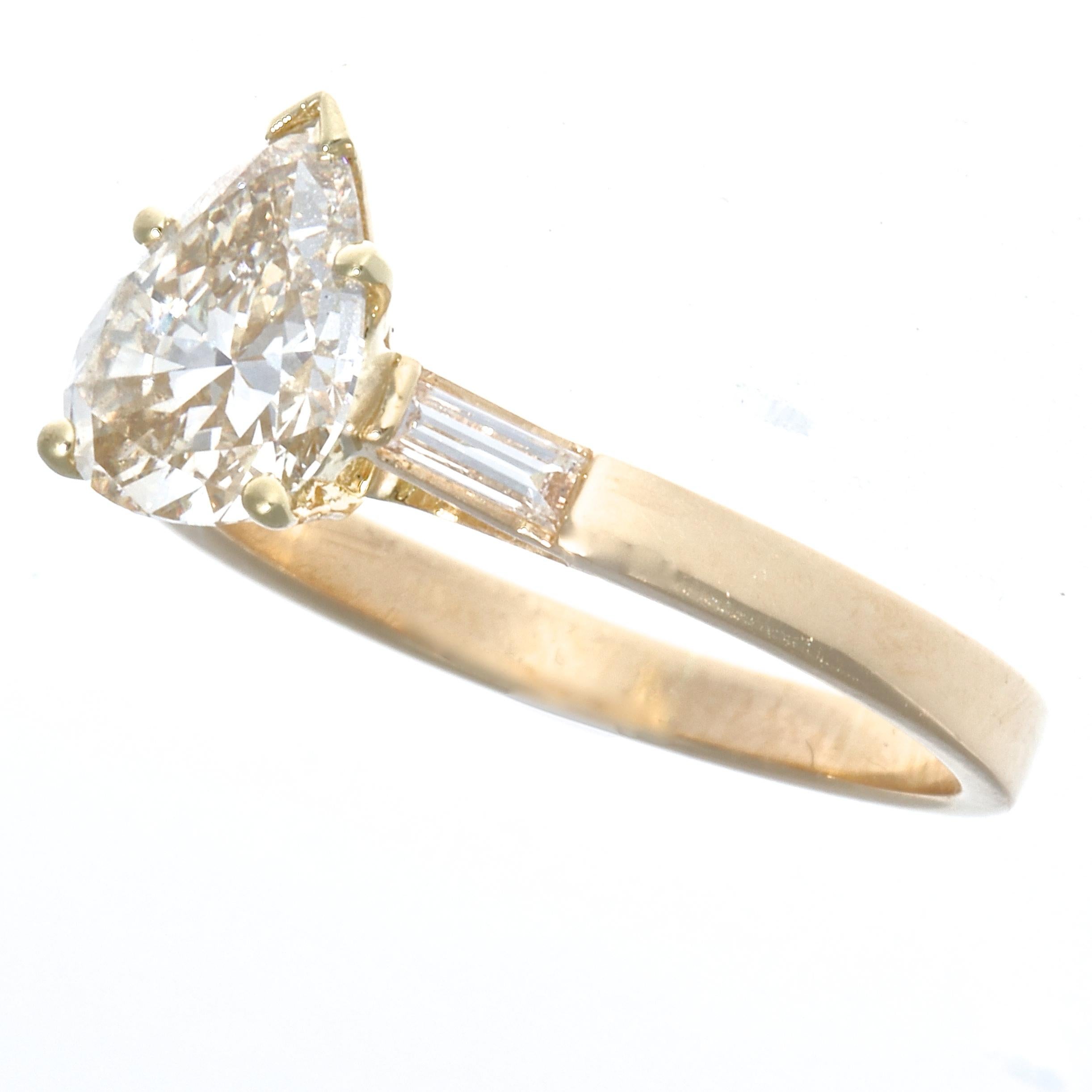 Vintage French 1.59 Carat Pear Shape Light Brown Diamond 18 Karat Gold Ring In Excellent Condition In Beverly Hills, CA