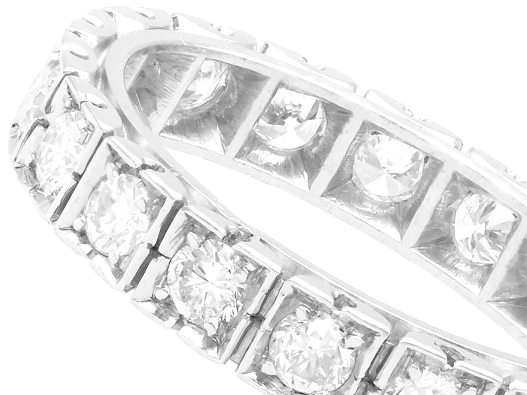 Vintage Französischer Vintage Ewigkeitsring mit 1,62 Karat Diamant und 18 Karat Weißgold, um 1940 (Rundschliff)