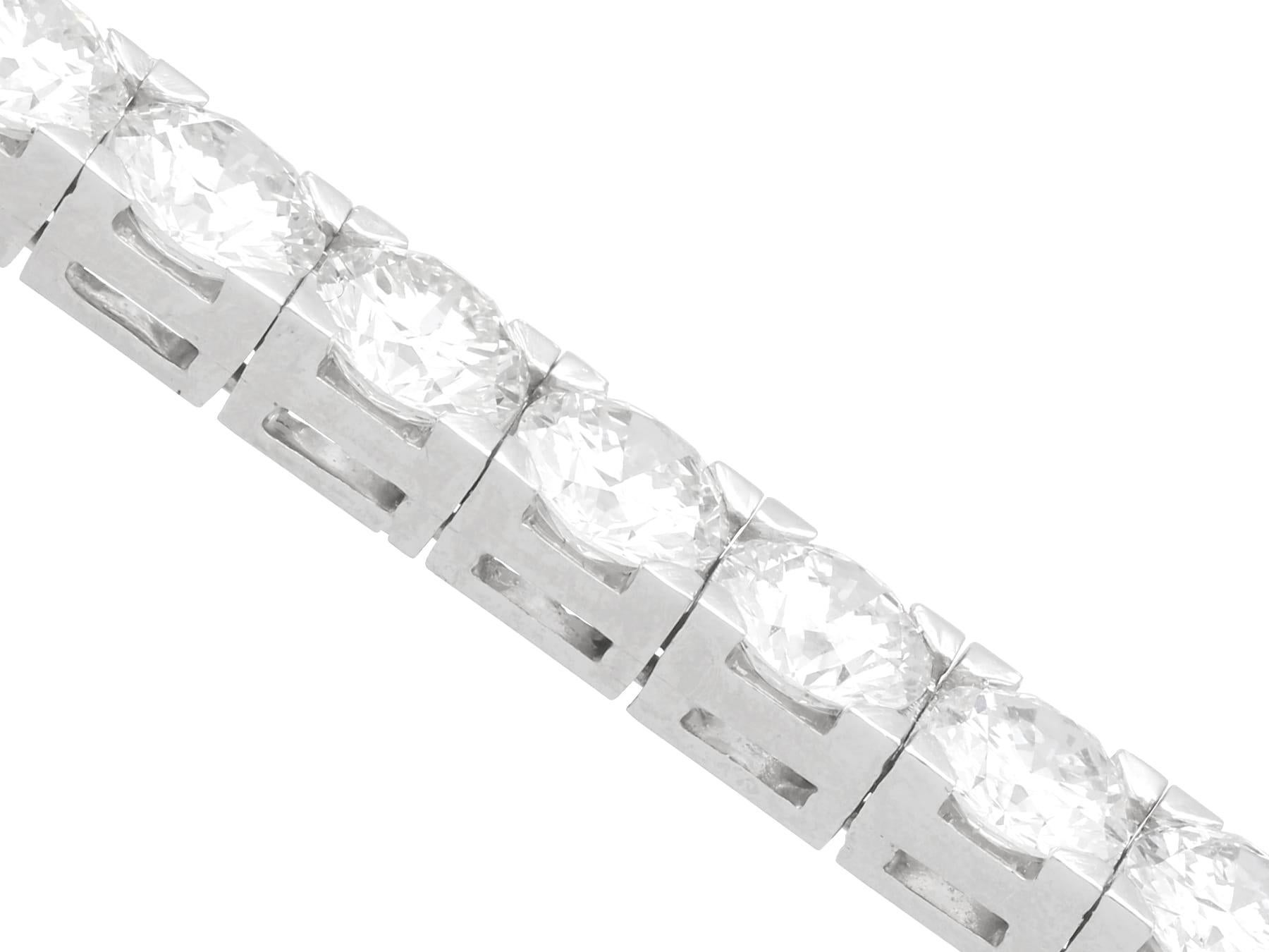 Women's or Men's Vintage French 16.75Ct Diamond and Platinum Bracelet Circa 1950 For Sale