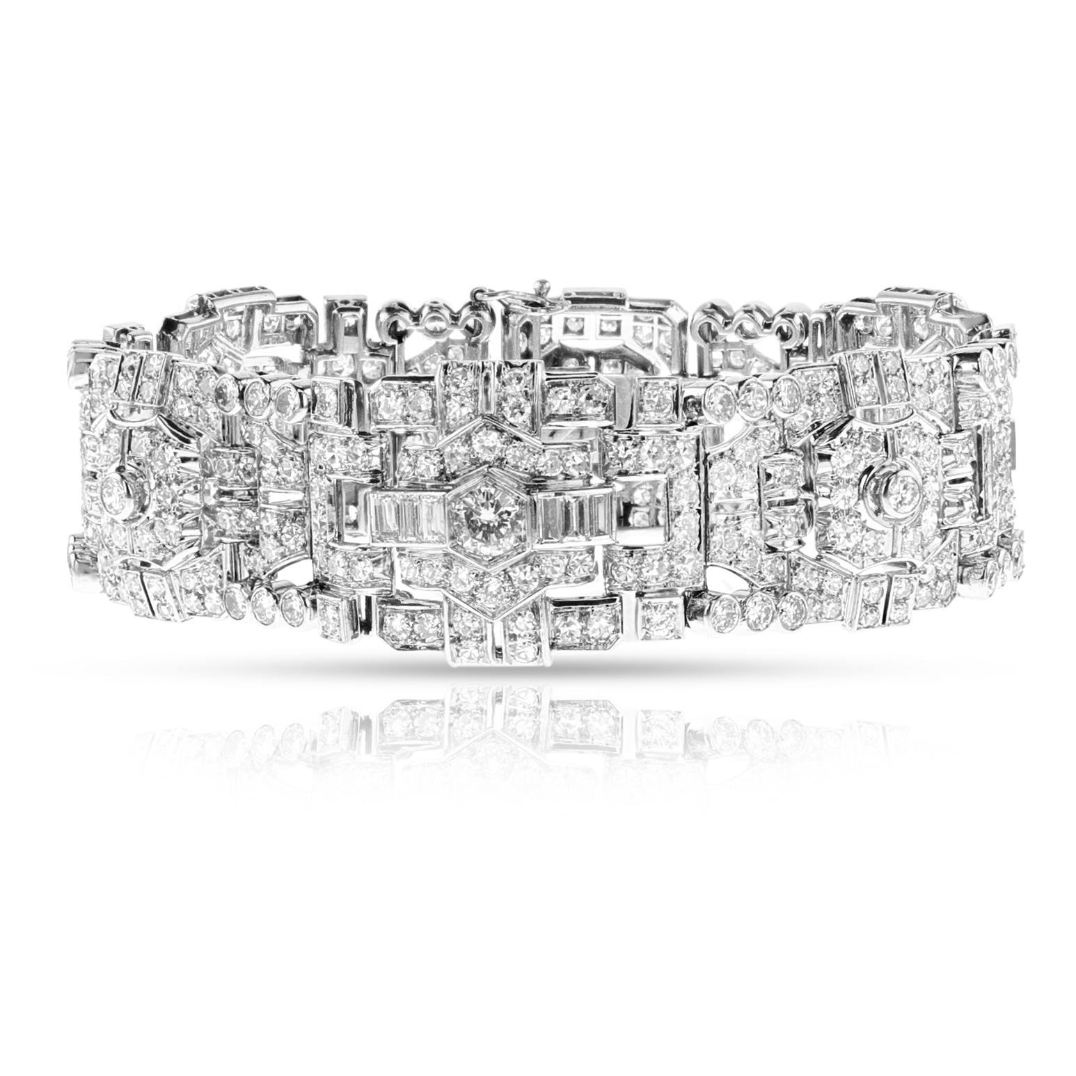 Vintage French 17 carats Diamond Bracelet, Platinum In Excellent Condition For Sale In New York, NY