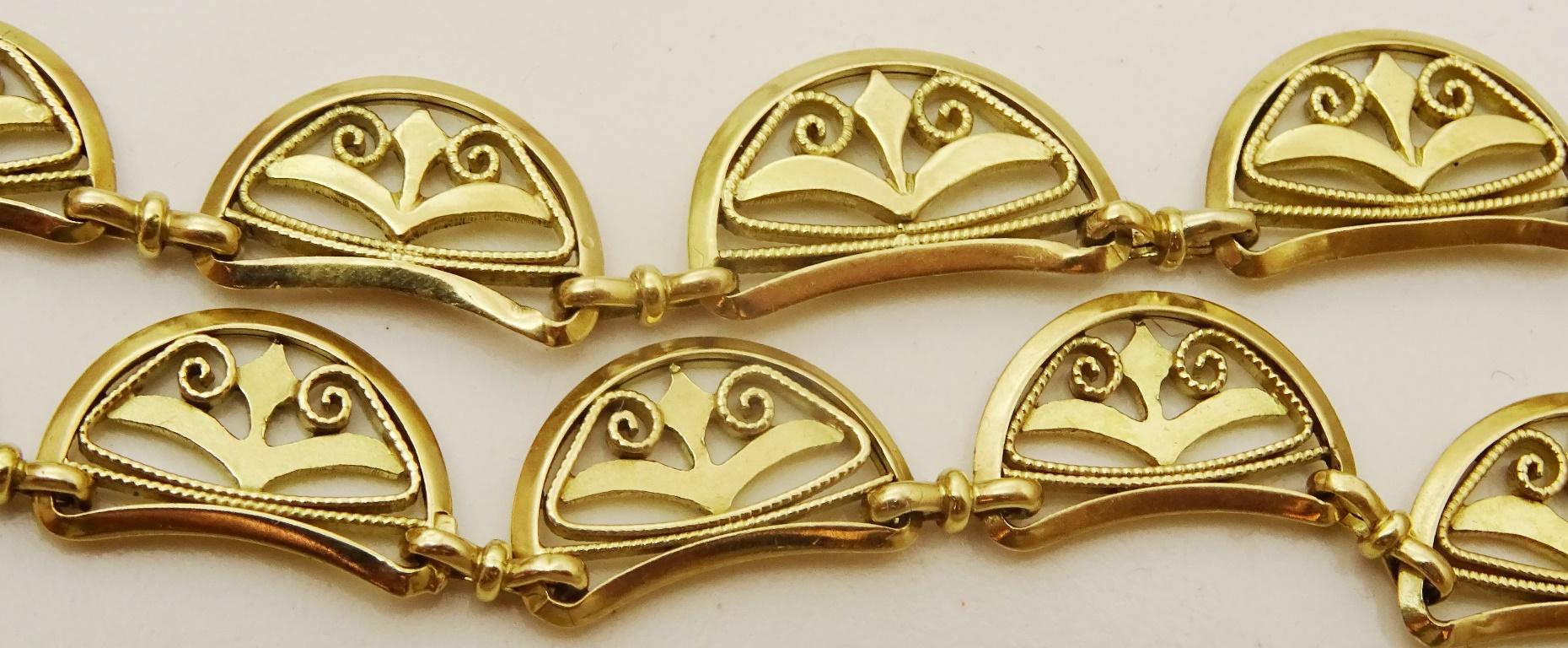 Women's Vintage French 18 karat Gold Crescent Filigree Necklace For Sale