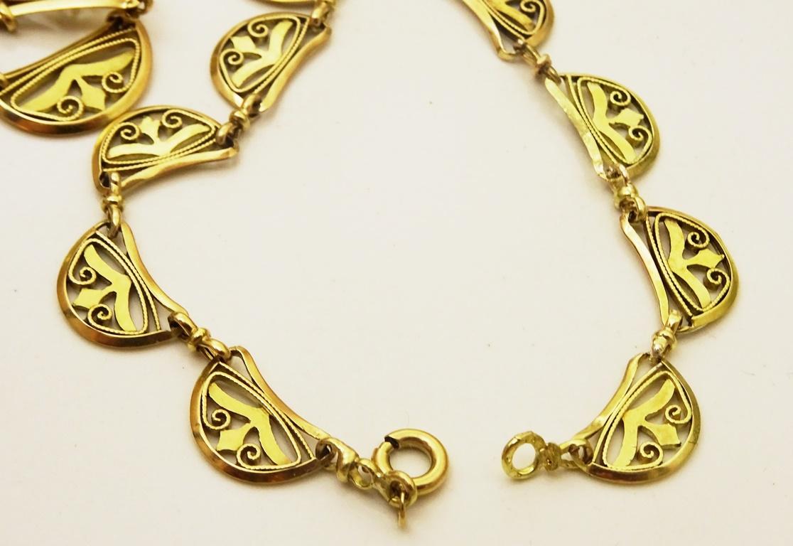 Vintage French 18 karat Gold Crescent Filigree Necklace For Sale 1