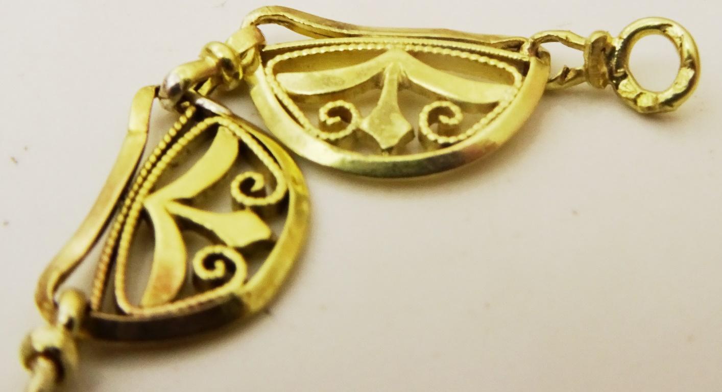 Vintage French 18 karat Gold Crescent Filigree Necklace For Sale 2