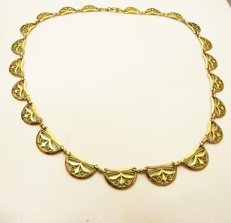 Vintage French 18 karat Gold Crescent Filigree Necklace For Sale 3