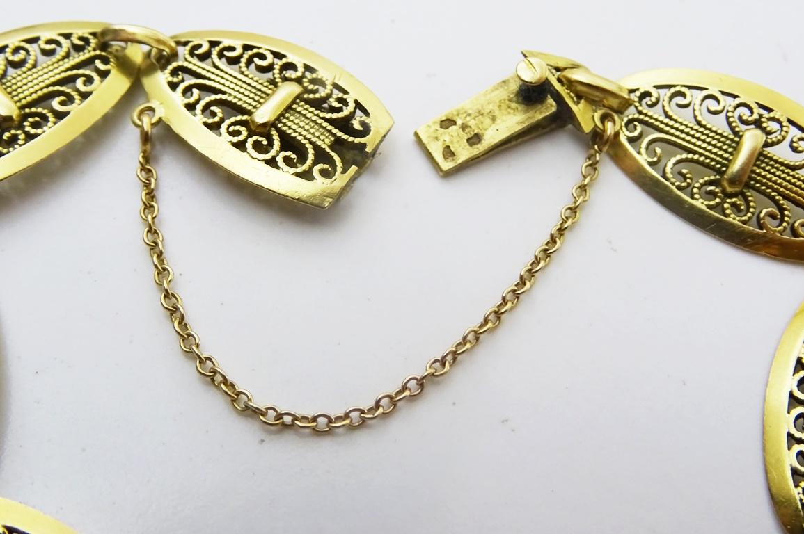 Vintage French 18 karat Gold Filigree bracelet In Excellent Condition For Sale In Jerusalem, IL