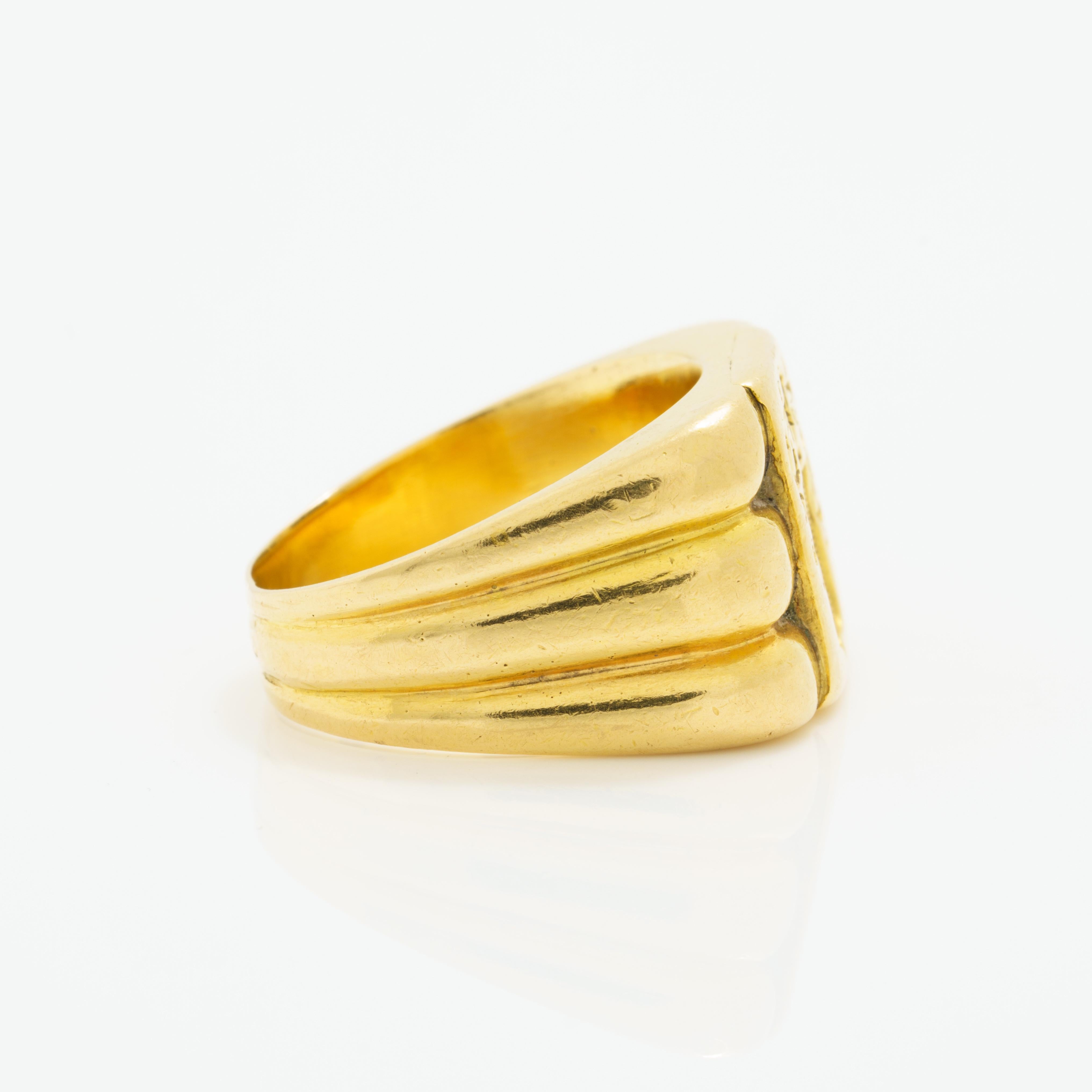Vintage Retro French 18 Karat Signet Ring In Good Condition For Sale In New York, NY