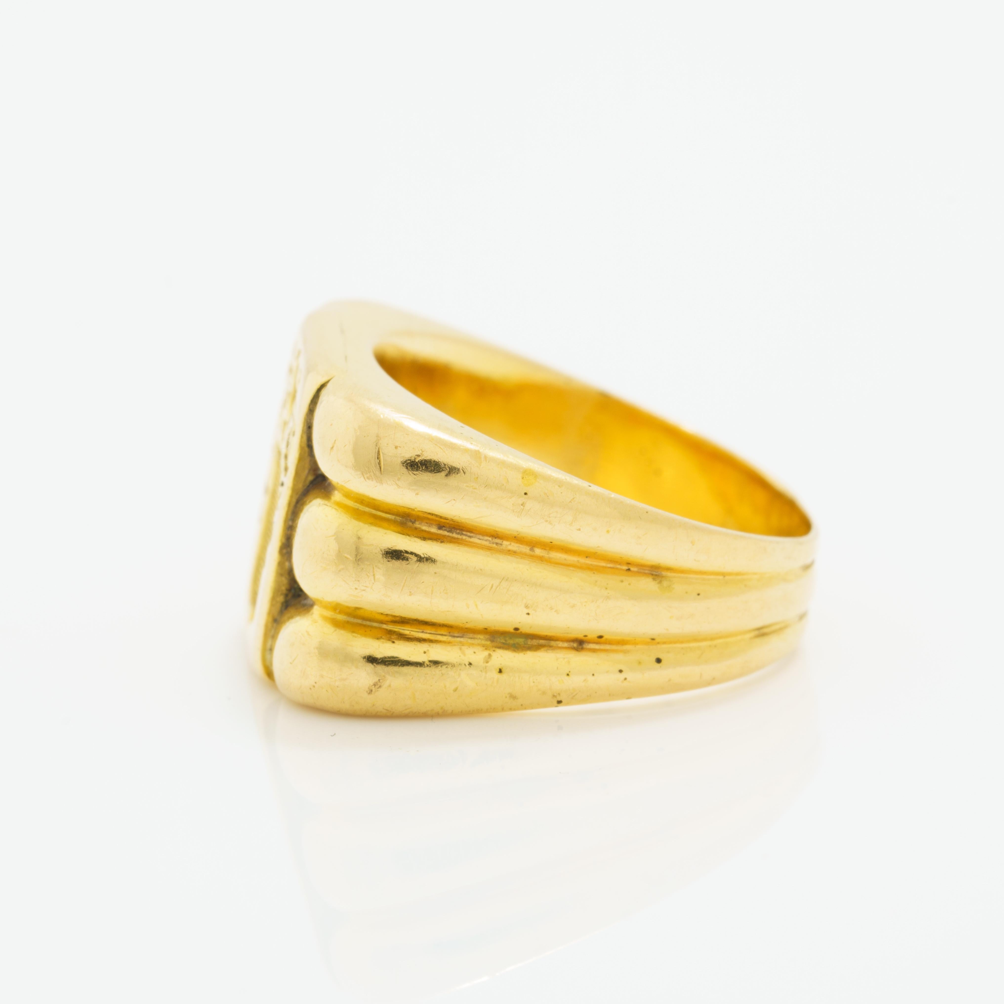 Women's or Men's Vintage Retro French 18 Karat Signet Ring For Sale