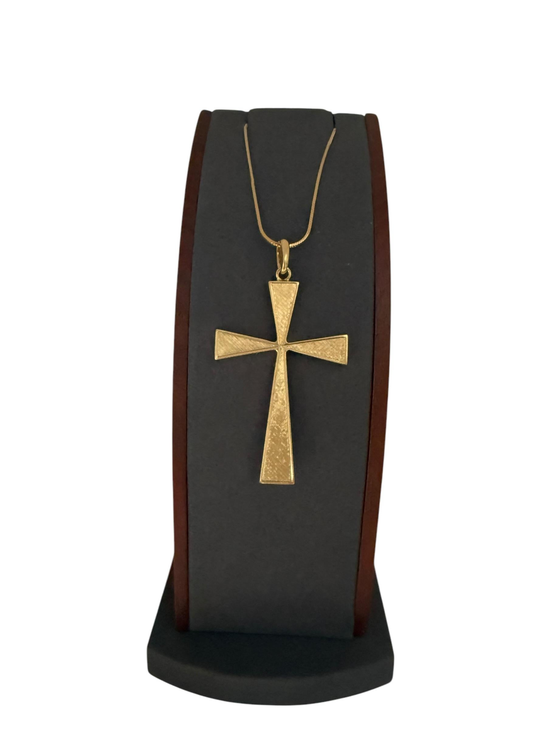 Vintage French 18 karat Yellow Gold Cross For Sale 5