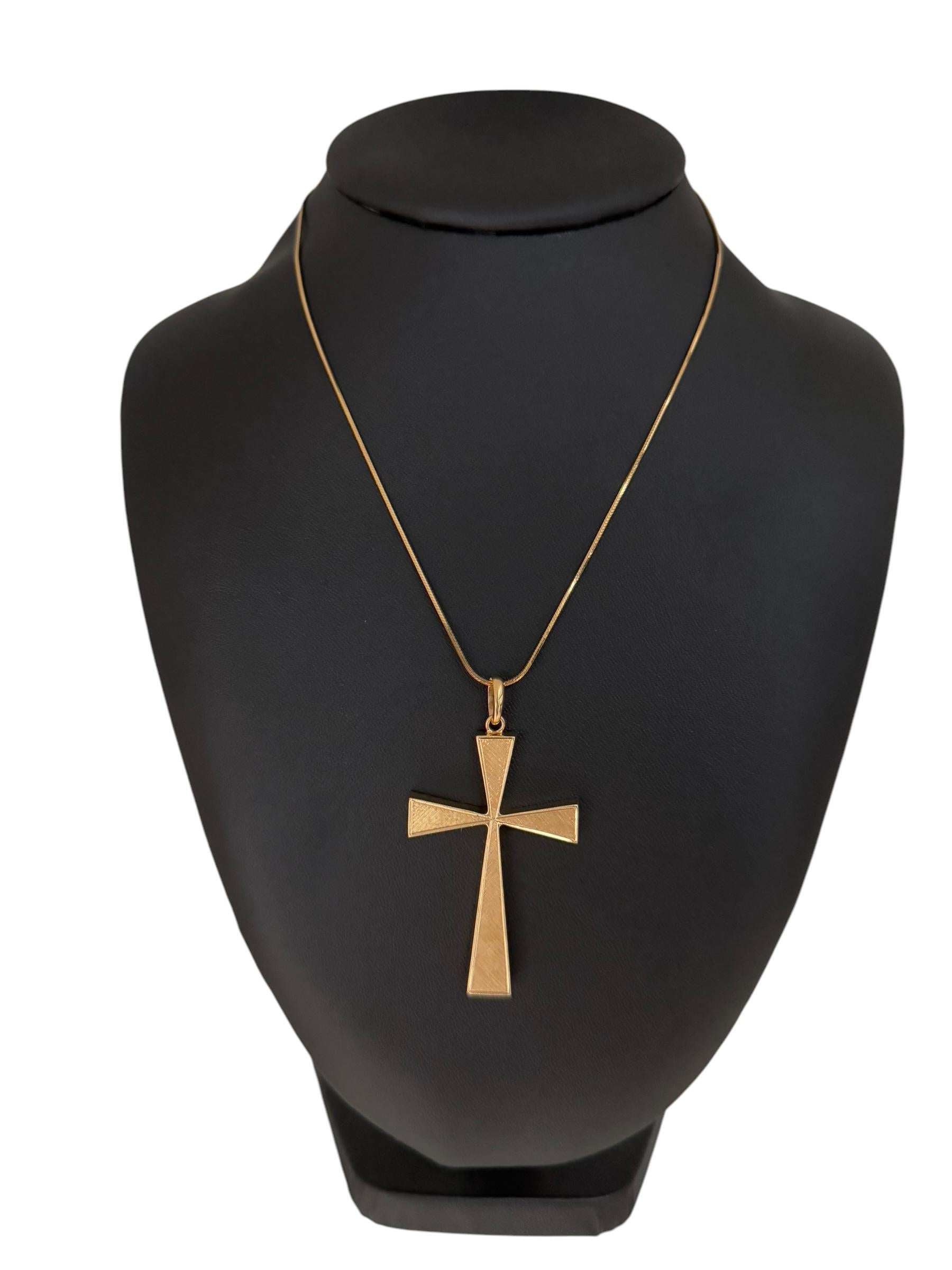 Vintage French 18 karat Yellow Gold Cross For Sale 3