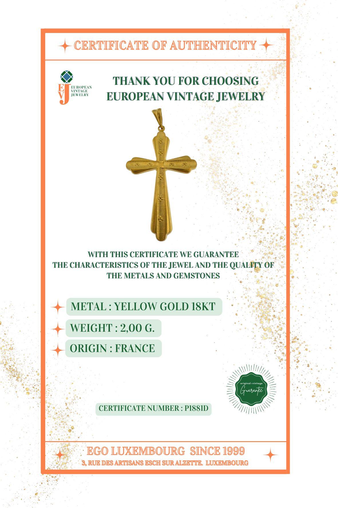 Croce francese d'epoca in oro giallo 18 carati con fiori in vendita 3